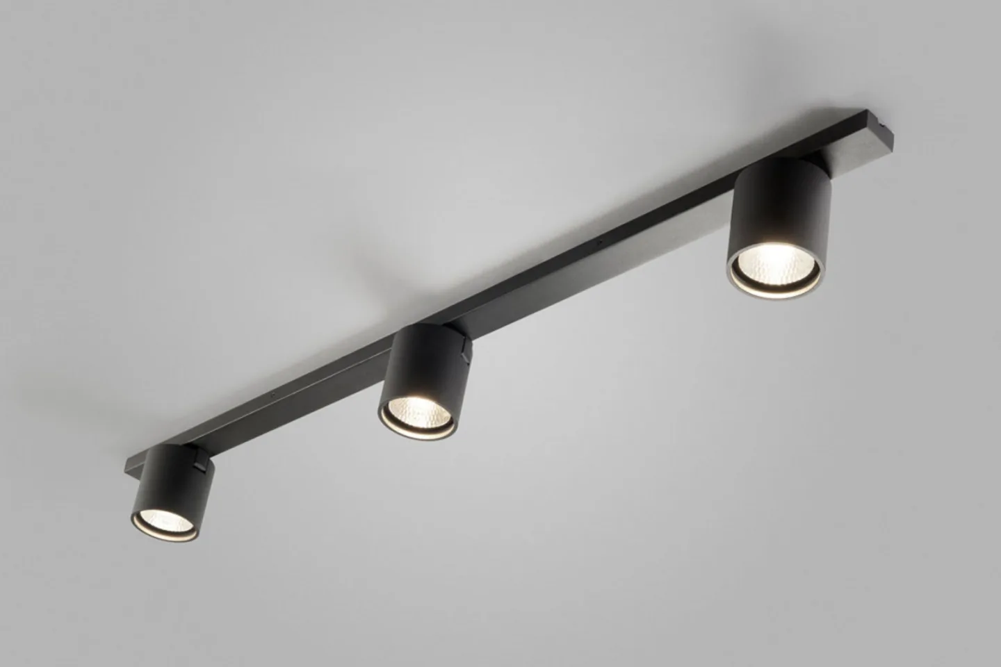 Focus LED Deckenleuchte L90 3000K Schwarz - LIGHT-POINT - Wohnzimmer - Aluminium