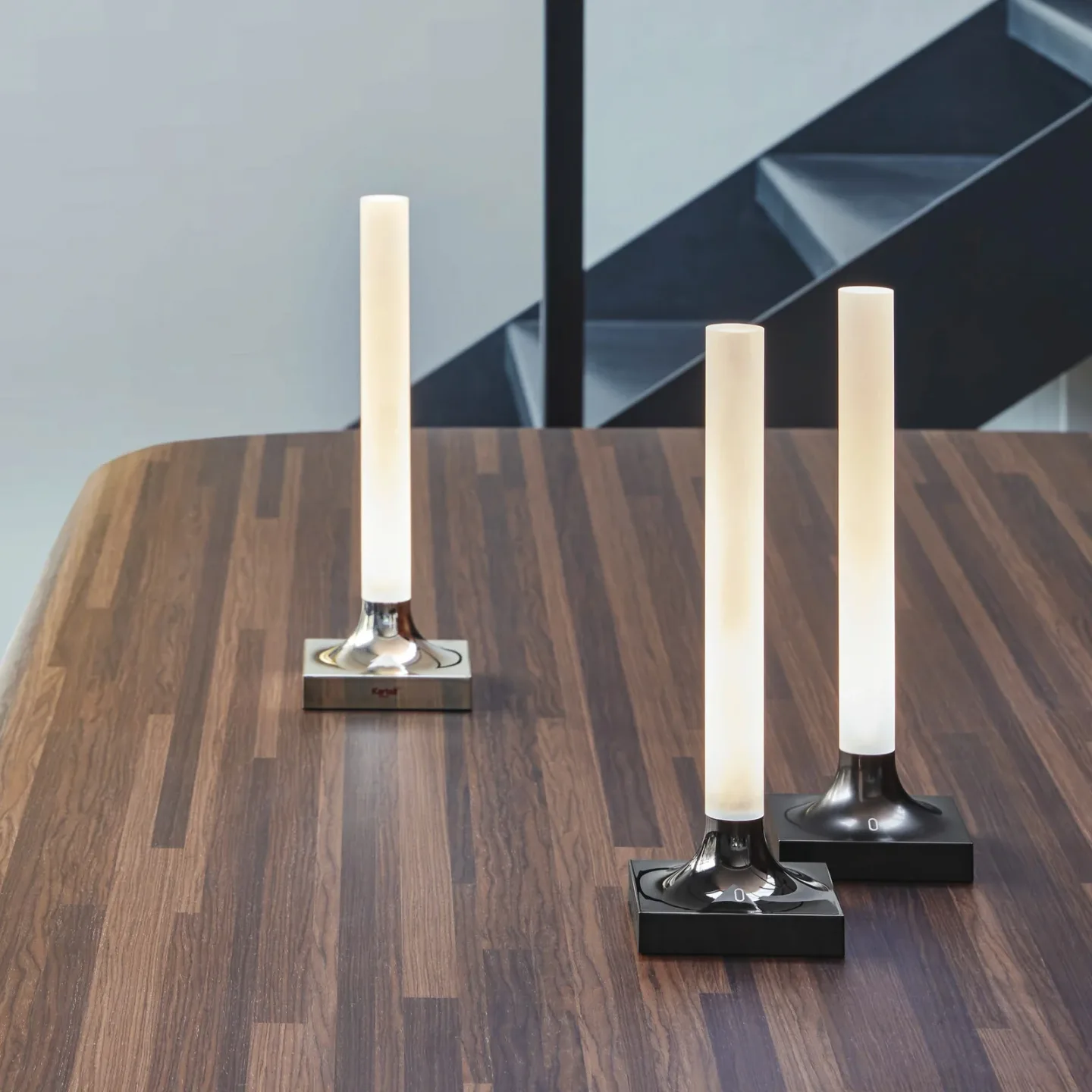 Goodnight Battery Tischleuchte Matt Titanium - Kartell - Wohnzimmer - Design - Kunststoff