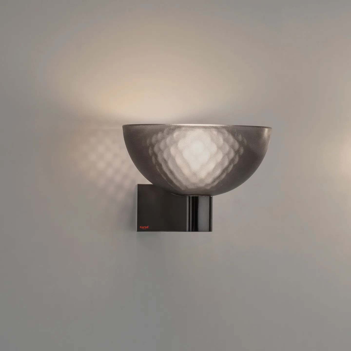Fata Vägglampa Smoke - Kartell - Vardagsrum - Design - Plast - Med en ljuskälla
