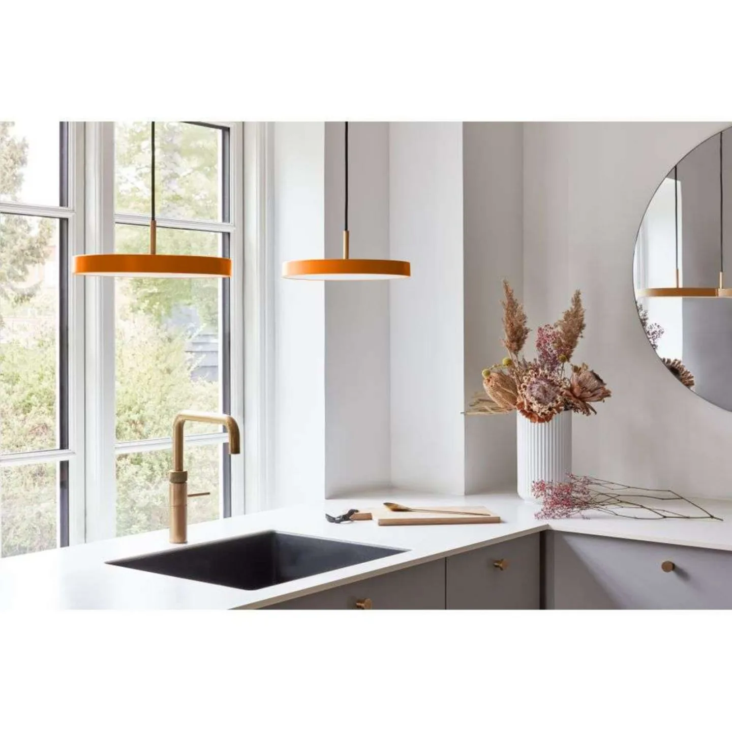 Asteria Taklampa Mini Orange/Black Top - UMAGE - Vardagsrum - Metall