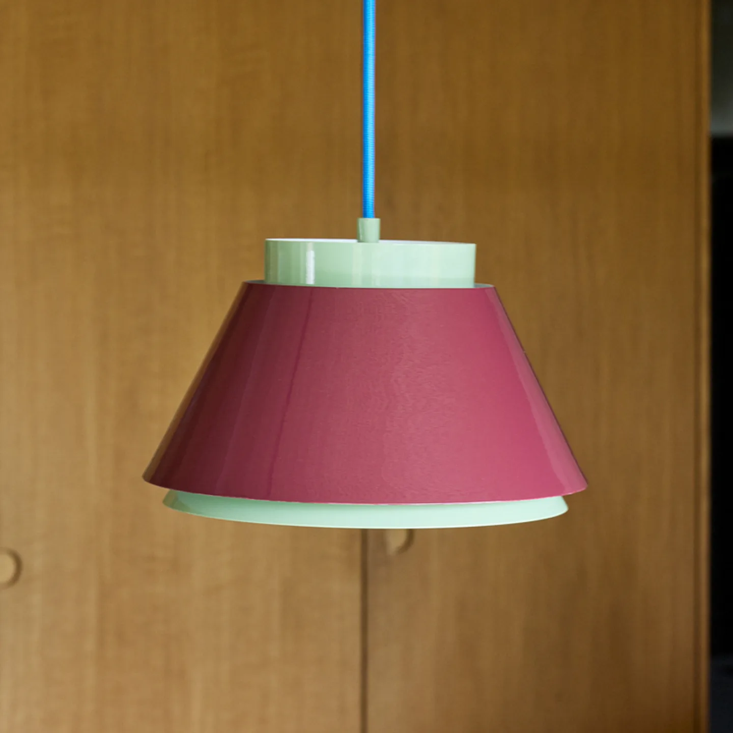 Remi hængelampe, rød/grøn, Ø 25 cm – Hübsch - Stue - Skandinavisk - Metal - Med skærm