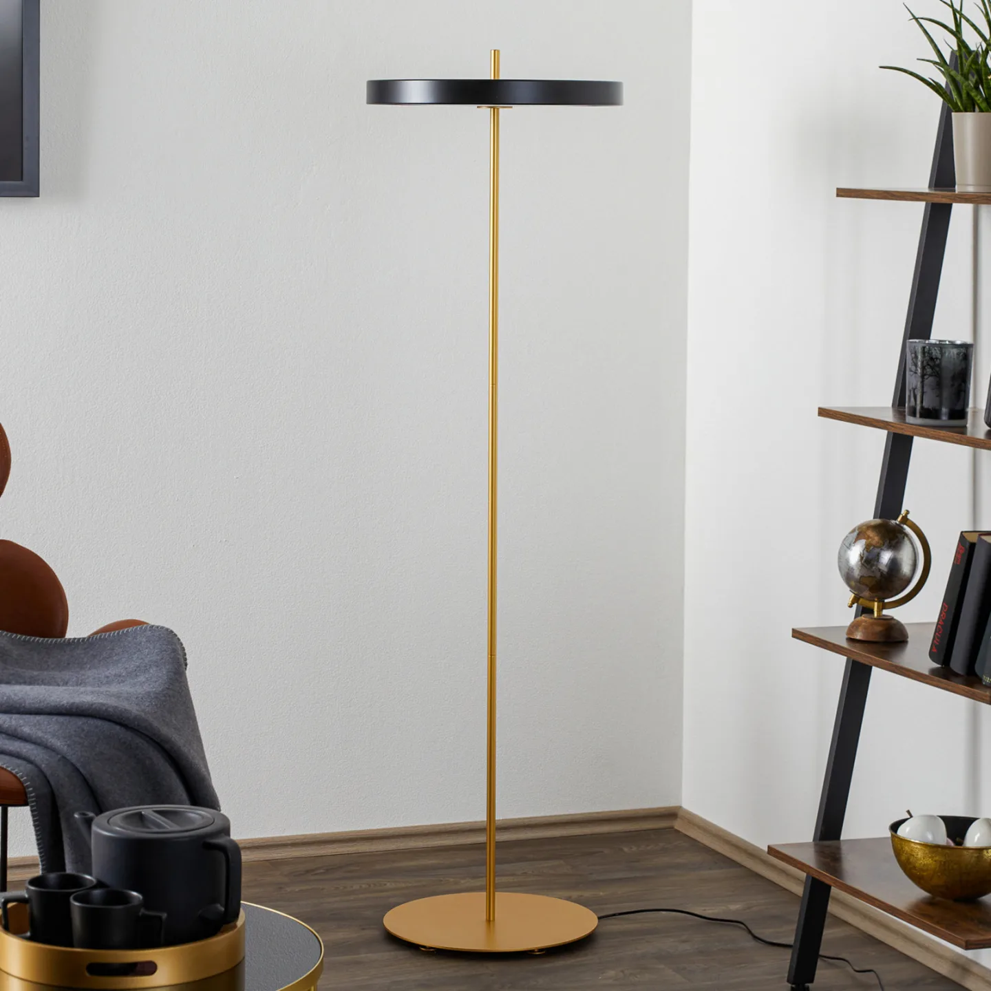Umage Asteria golvlampa Black