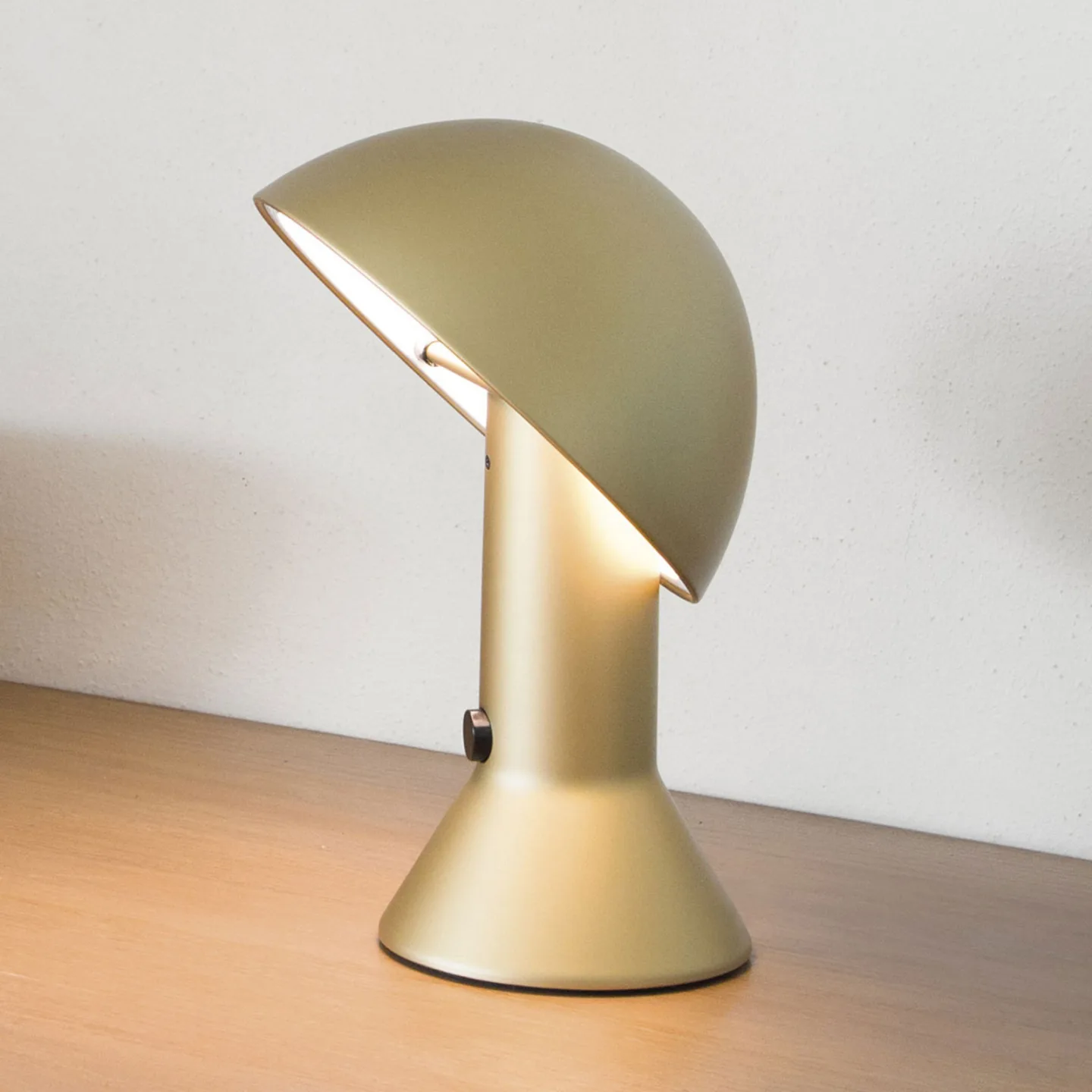 Elmetto - Tischleuchte, gold - Martinelli Luce - Wohnzimmer - Design - Kunststoff - Mit Schirm