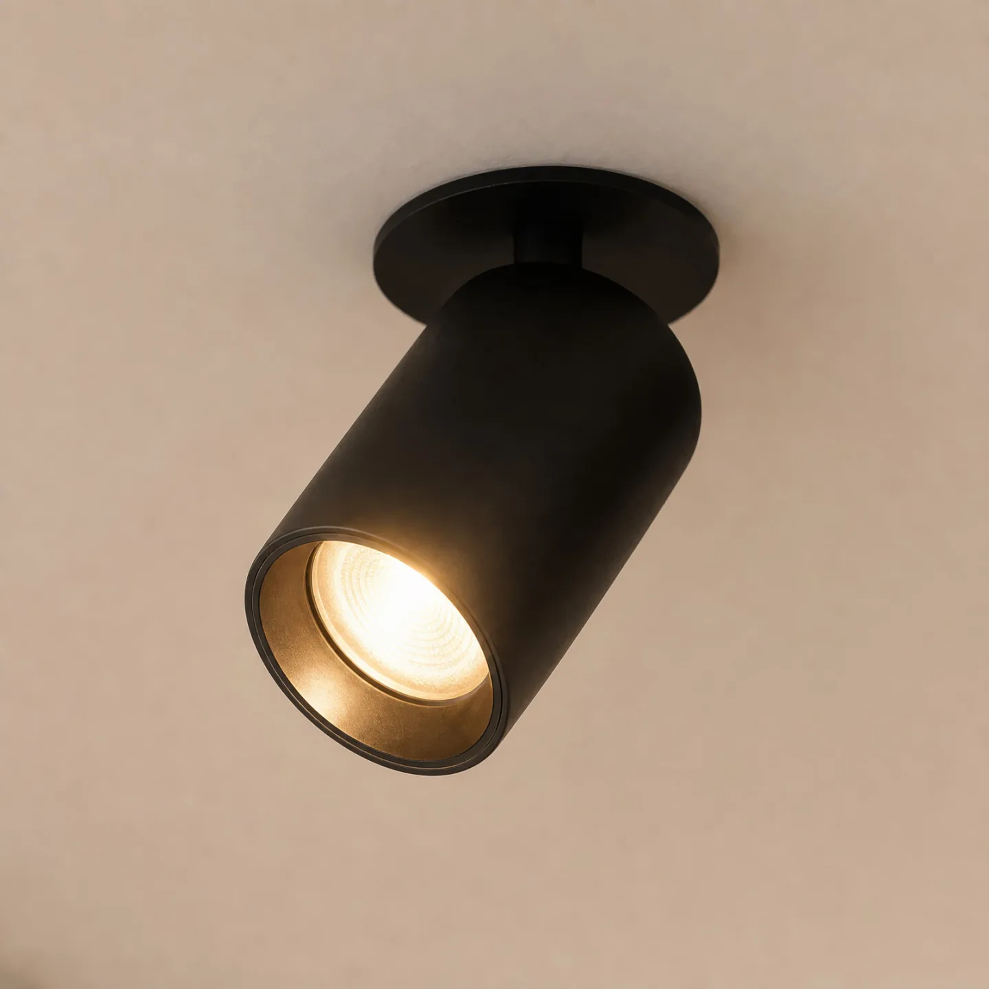SpotOn Semi – drejelig spotlampe til delvis indbygning, sort – Antidark - Stue - Aluminium