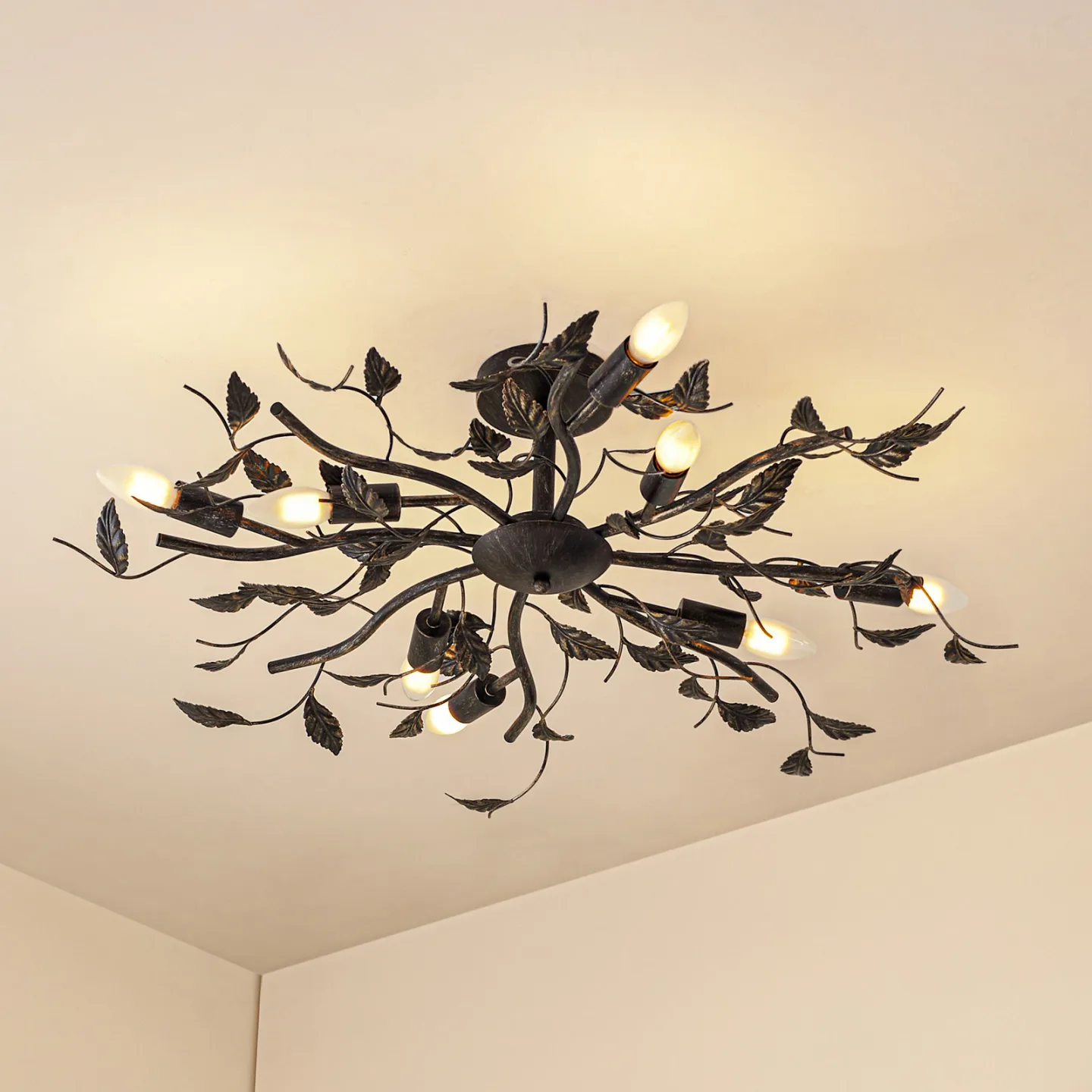 Yos Deckenleuchte, 85 cm, 8-flammig, schwarz-gold - Lindby - Schlafzimmer - Florentiner - Metall - Rund