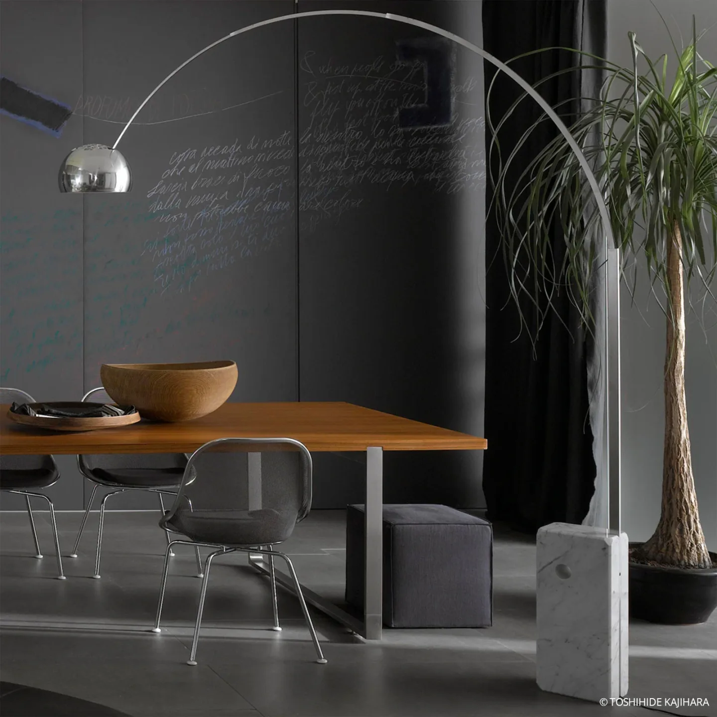 LED-bue-gulvlampe Arco, krom, højde 240 cm - FLOS - Stue - Design - Sten - Med én lyskilde