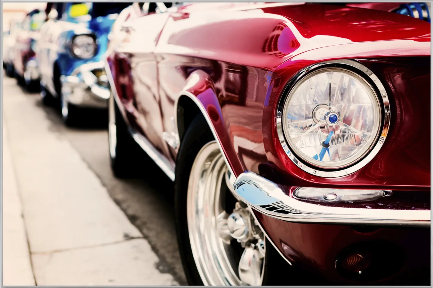 image LAND Bild mit Rahmen Roter Oldtimer | Schubiger Möbel