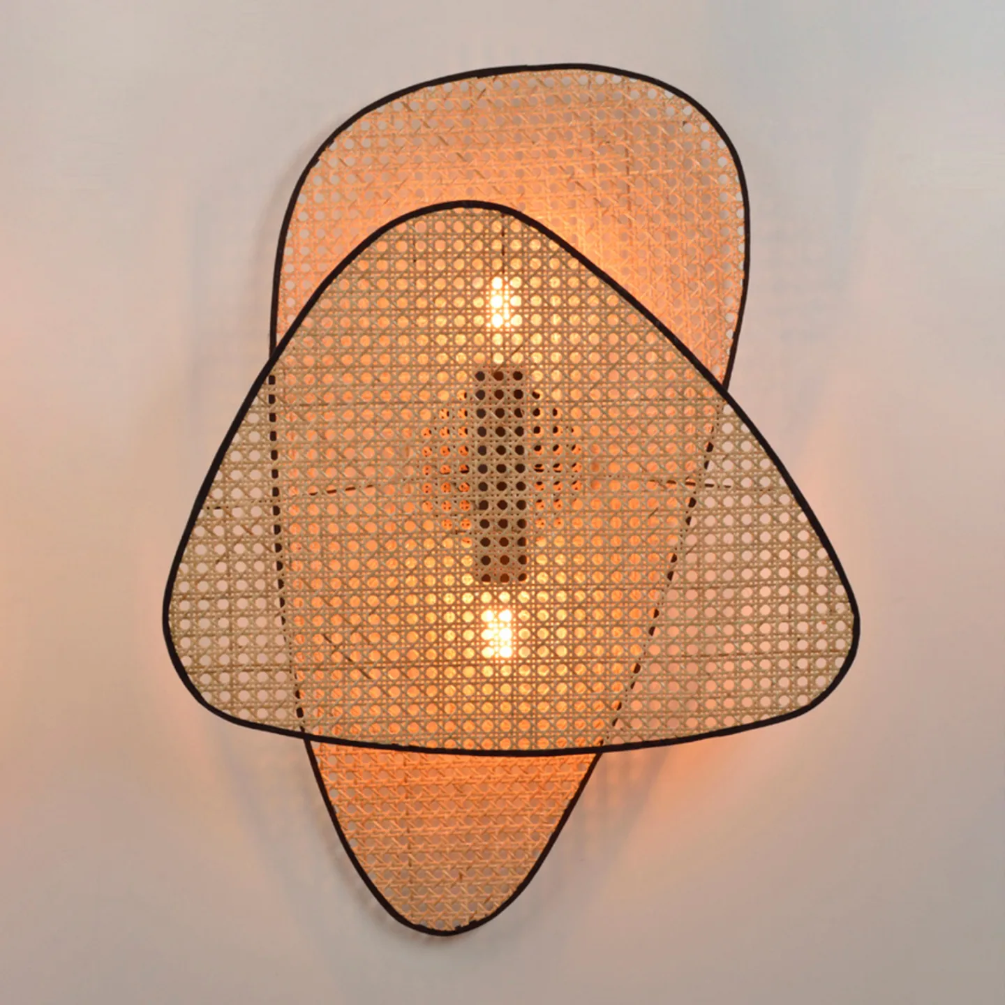 Vegglampe Screen, 77 cm høy, natur, rotting - MARKET SET - Stue - Design - Tre