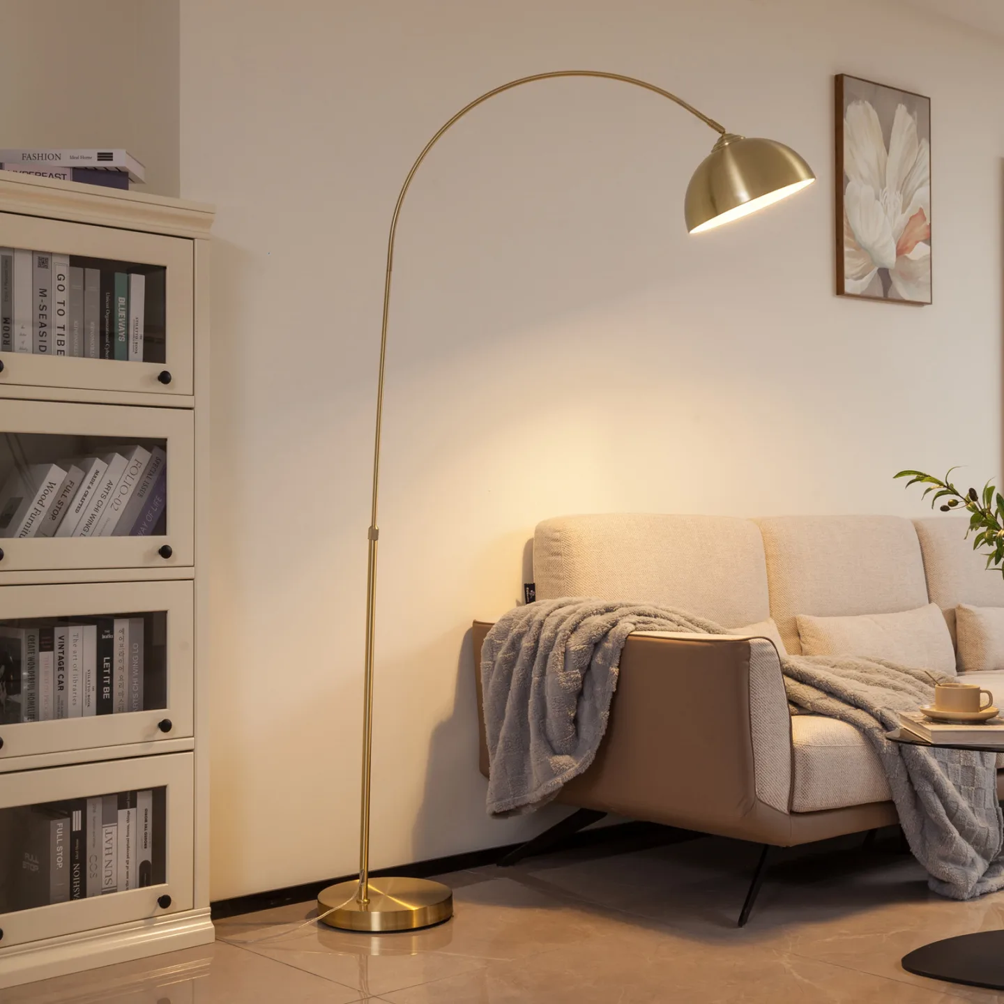 Lindby Bogenlampe Lennart, messing, höhenverstellbar, E27 - Wohnzimmer - Modern - Metall - Einflammig