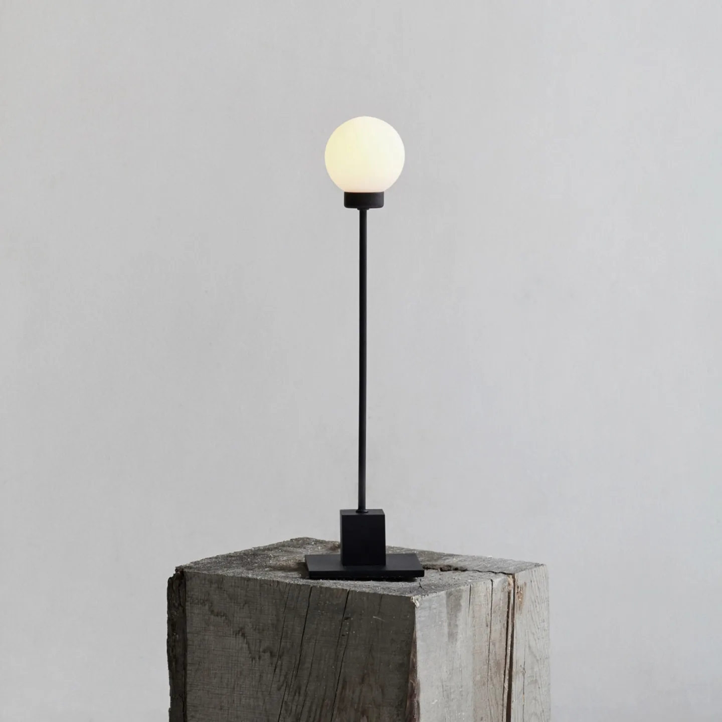 Snowball D8 Bordlampe Black - Northern - Stue - Design - Glas - Med én lyskilde