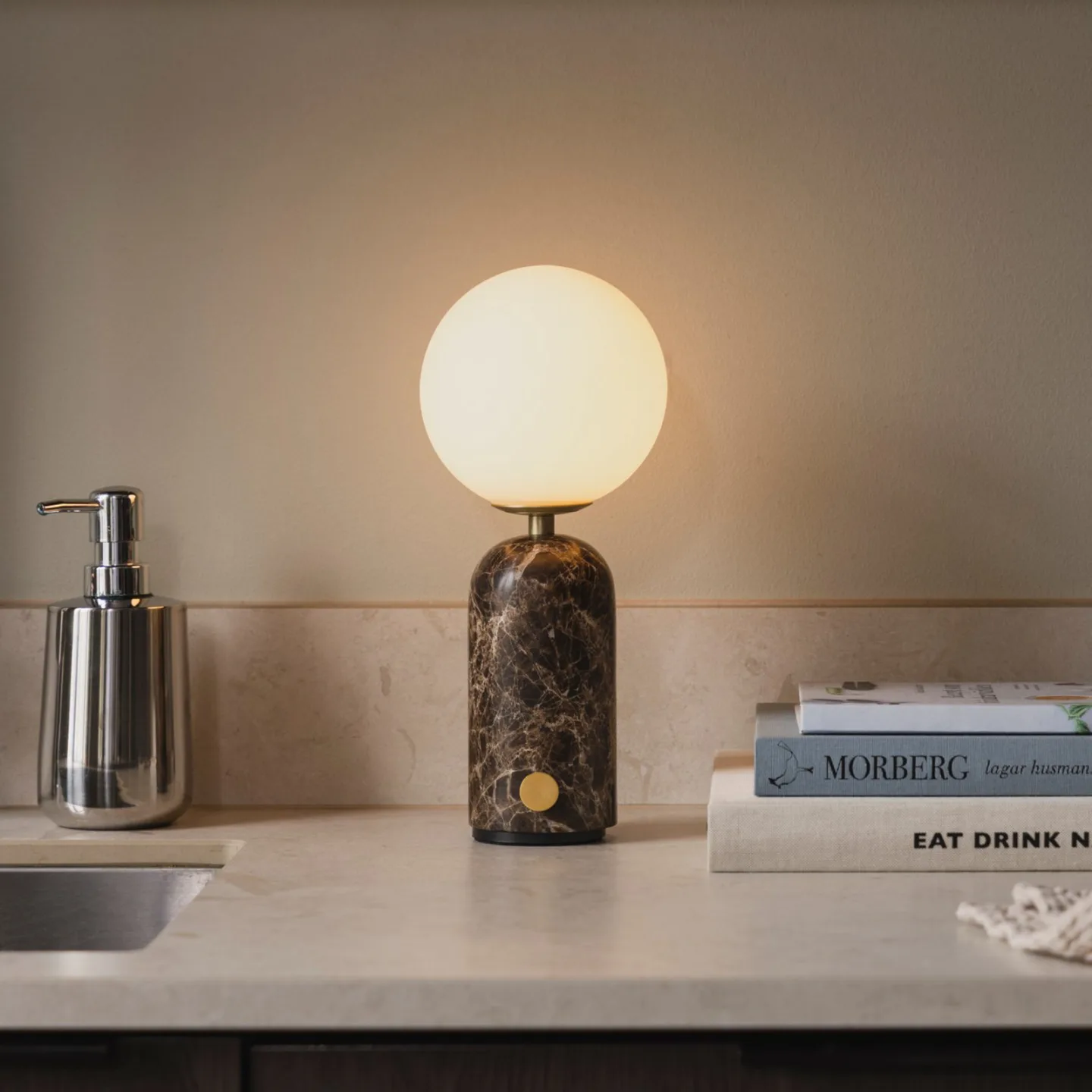 Torrano PORTABLE bordlampe, marmor brun - Globen Lighting - Stue - Design - Sten - Med én lyskilde
