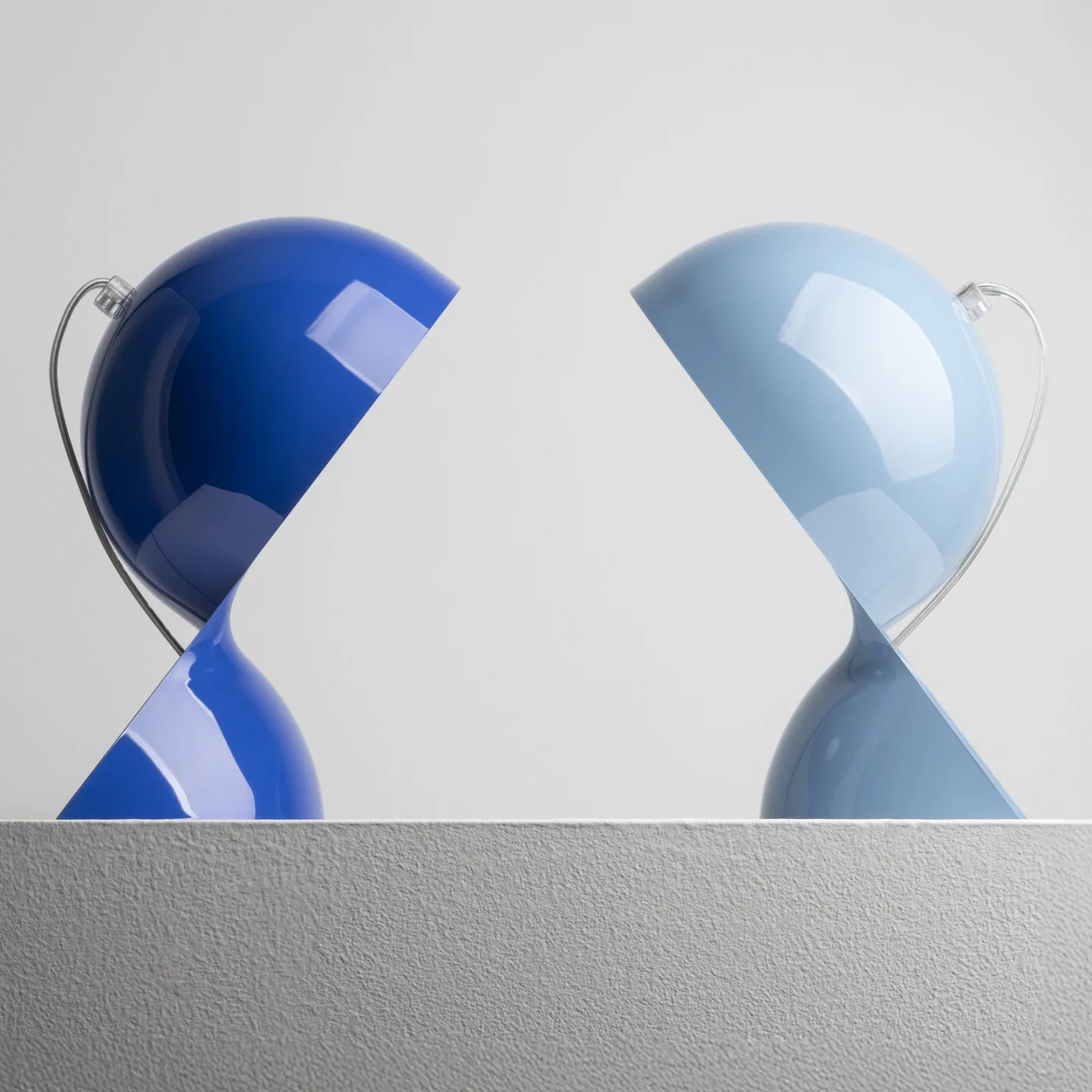 Dalú bordlampe, høyde 26 cm, lyseblå – Artemide - Stue - Design - Plast
