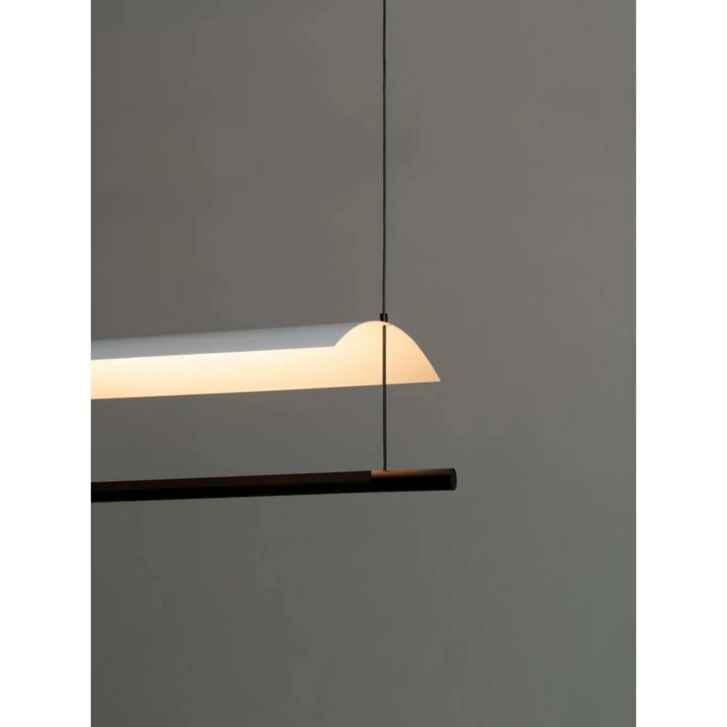 Lámina 85 Pendelleuchte White/Black - Santa & Cole - Esszimmer - Metall