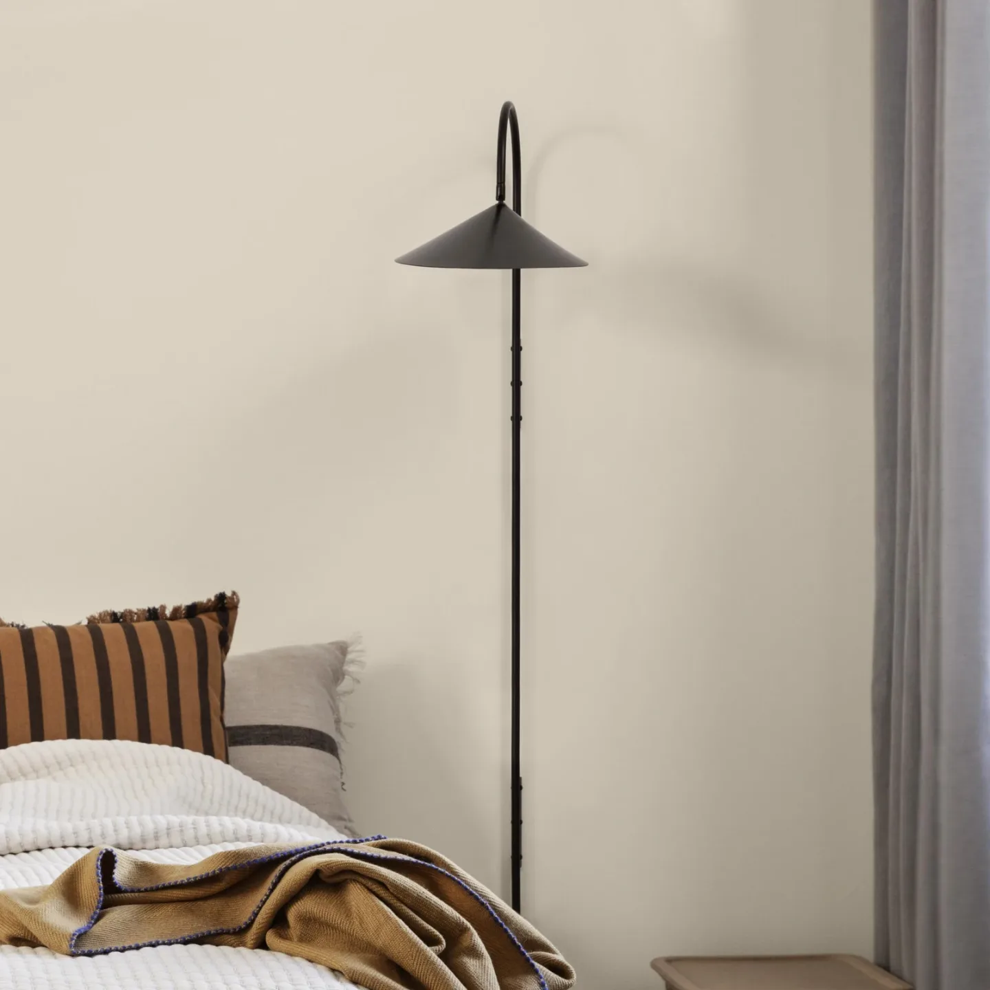 Arum Swivel Wandleuchte Tall Black - Ferm Living Arum Swivel Tall - Wohnzimmer - Design - Metall - Einflammig