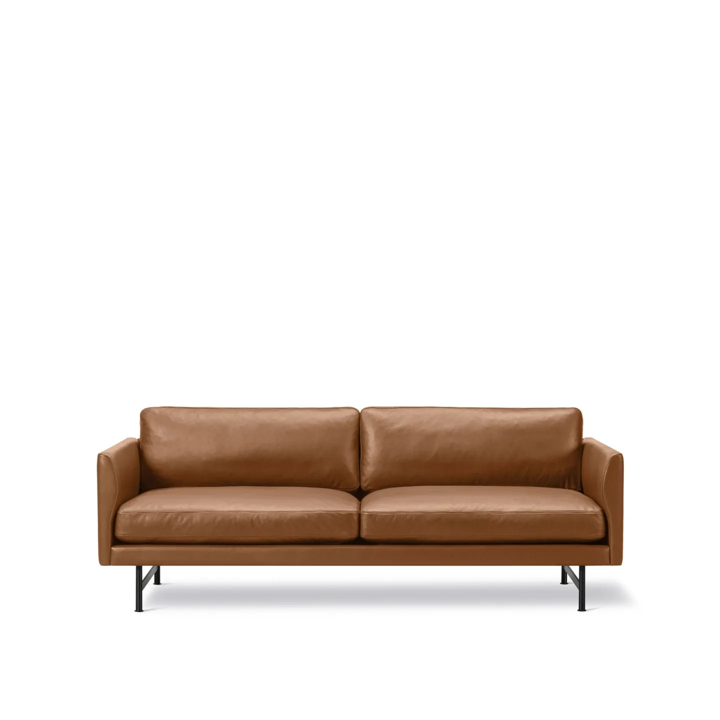 Fredericia Furniture - Calmo 2 Seater 95 Metal Base, Lädergrupp 2 - 75 Cognac, Svart - Soffor - Hugo Passos