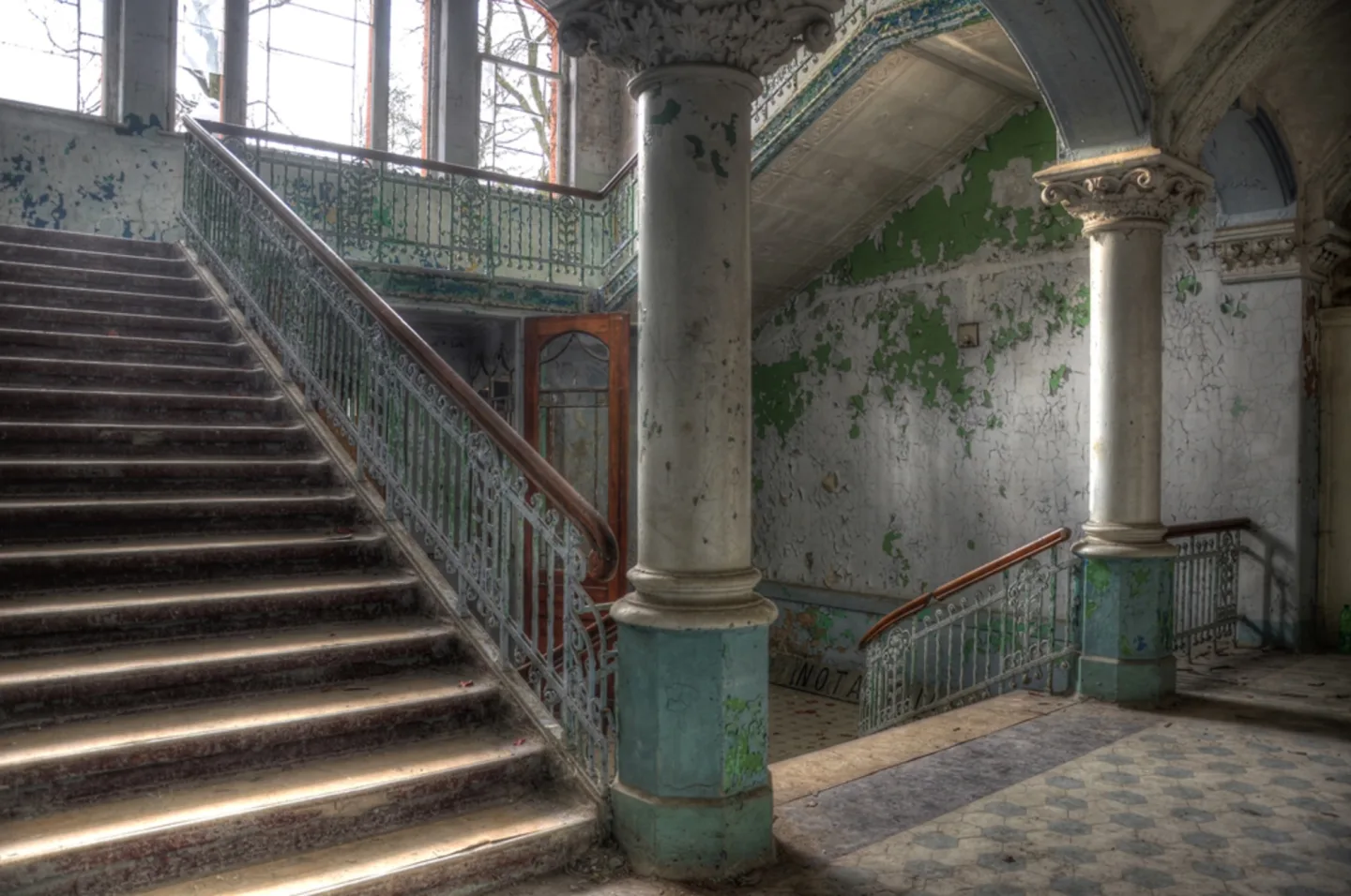 image LAND Alubild Lost Place Treppenhaus 1 | Schubiger Möbel