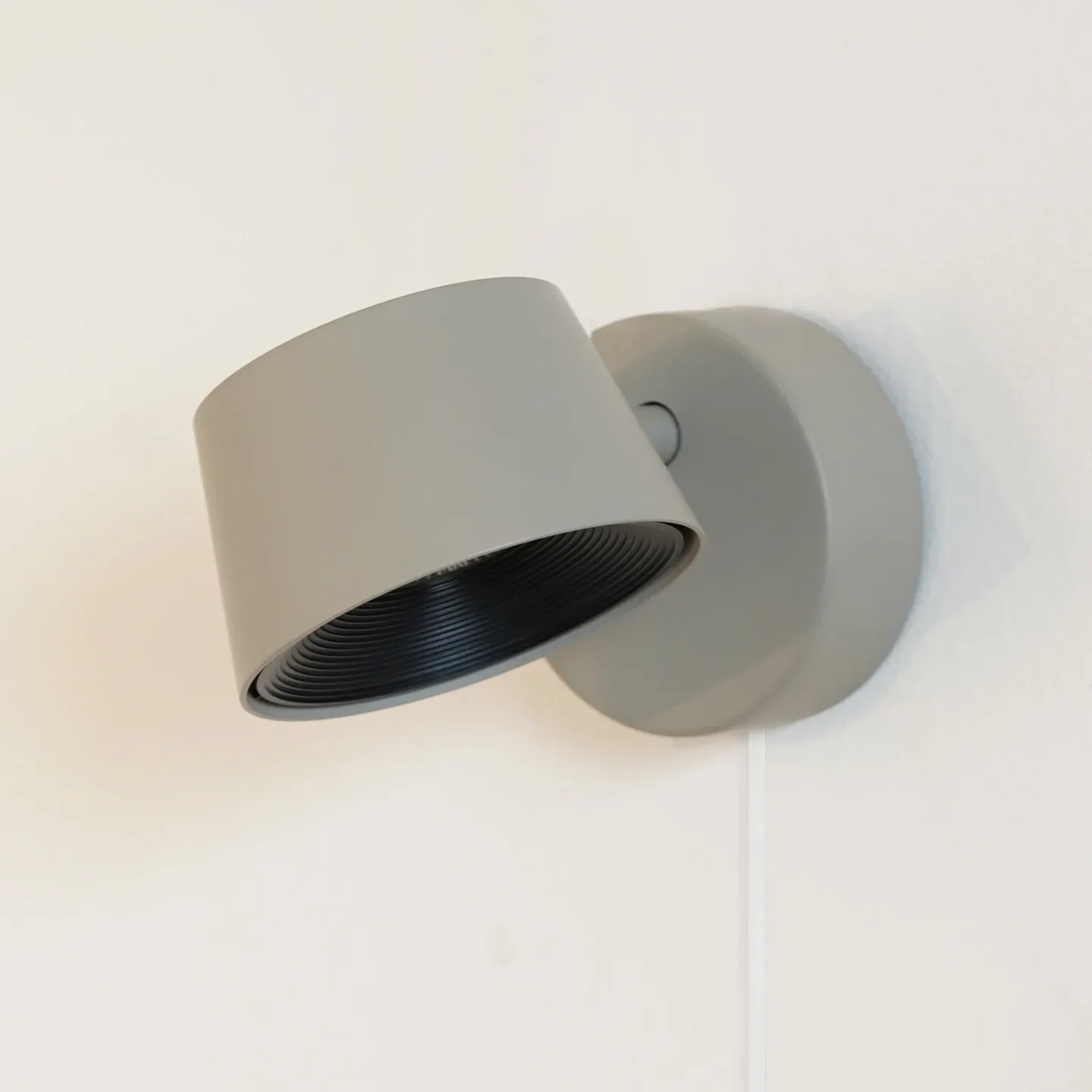 Direction Short LED-Wandlampe, grau 9 cm touchdim - Antidark - Wohnzimmer - Modern - Metall - Einflammig