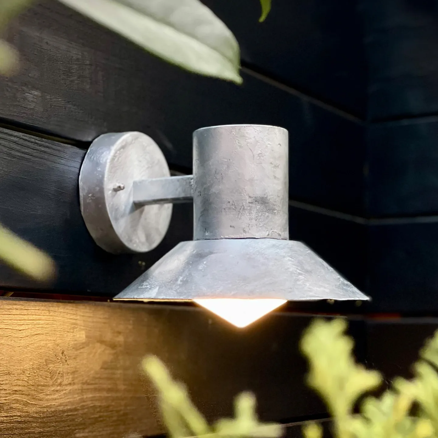 Venice utendørs vegglampe, galvanisert – Dyberg Larsen Ocean - Terrasse - Design - Metall - Med en lyskilde