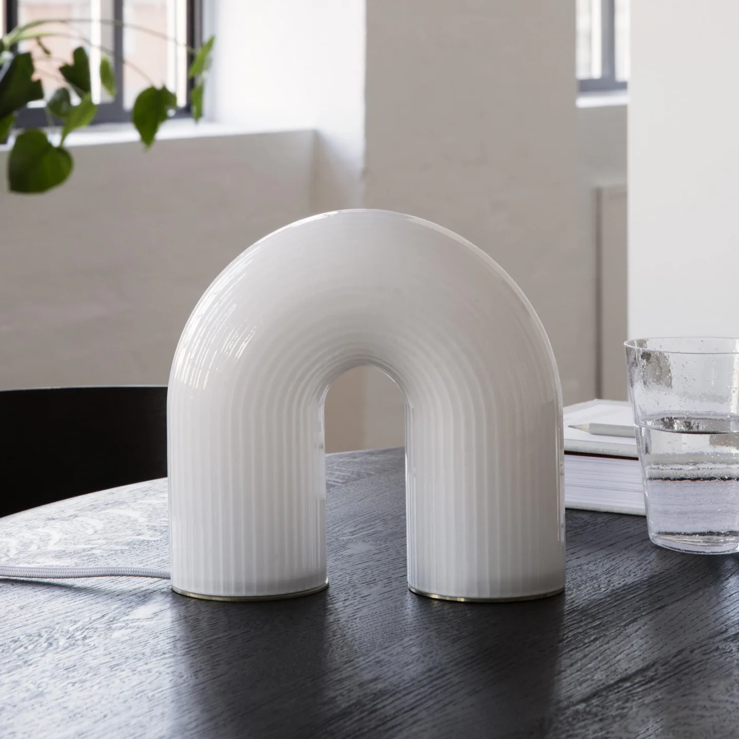 Ferm Living Vuelta bordslampa Vit