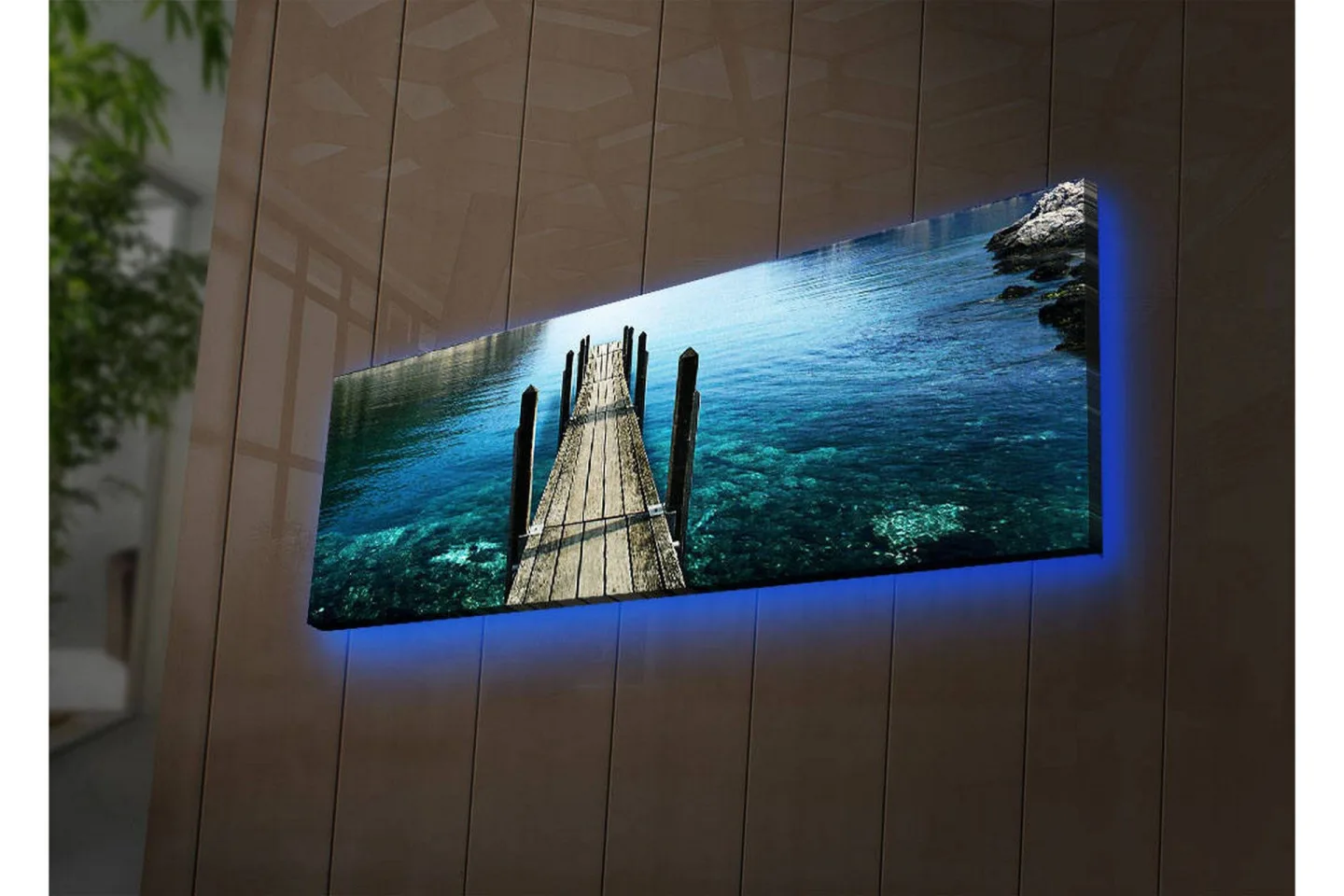 Canvastavla med LED-belysning 30x90 cm - Brygga som sträcker sig ut över klart vatten - Blå / Grön / Brun