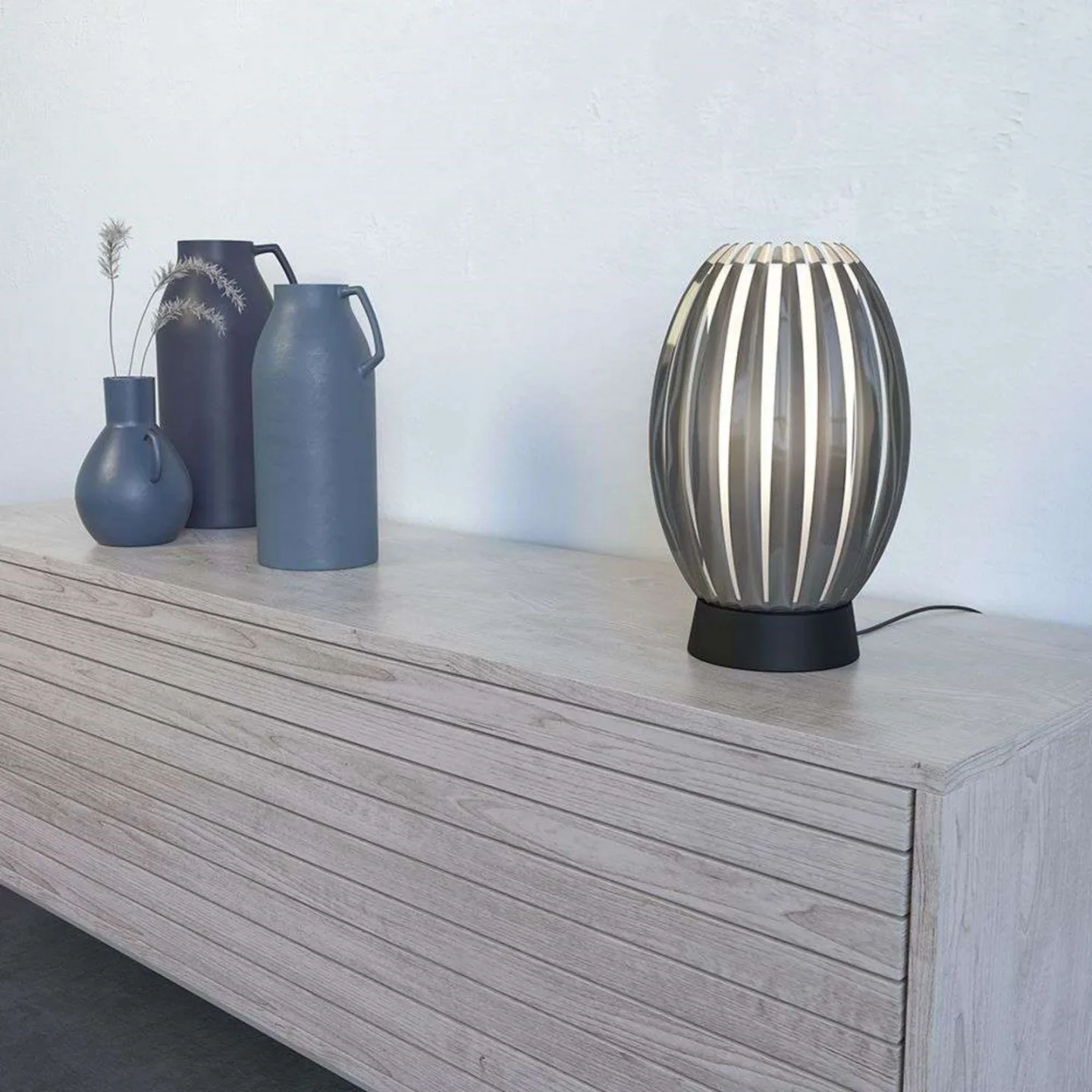 Tentacle Bordslampa M Black/Smoke - Herstal - Vardagsrum - Glas