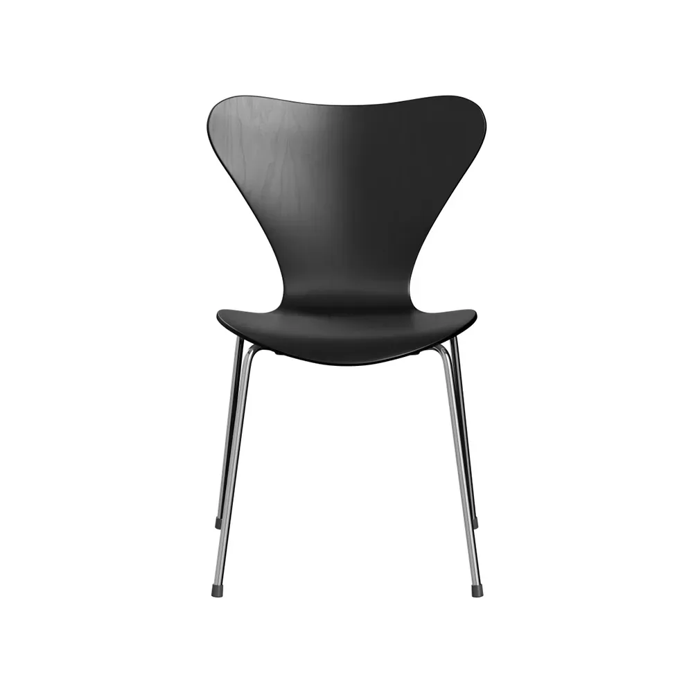 Fritz Hansen Sjuan 3107 stol Svartfärgad ask-kromat stålstativ