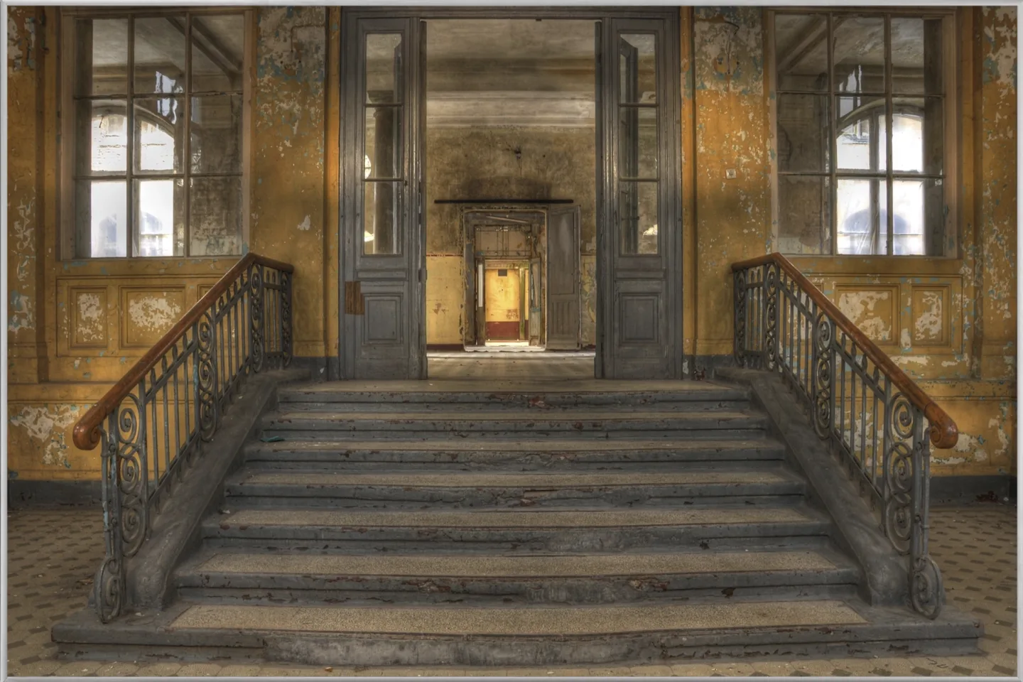 image LAND Bild mit Rahmen Lost Place Treppe 3 | Schubiger Möbel