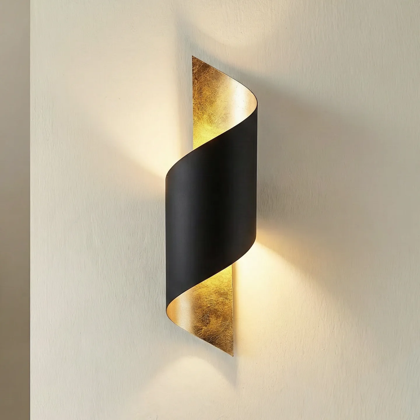 Vanni Wandleuchte Black/Gold - Lindby - Schlafzimmer - Modern - Metall - Einflammig
