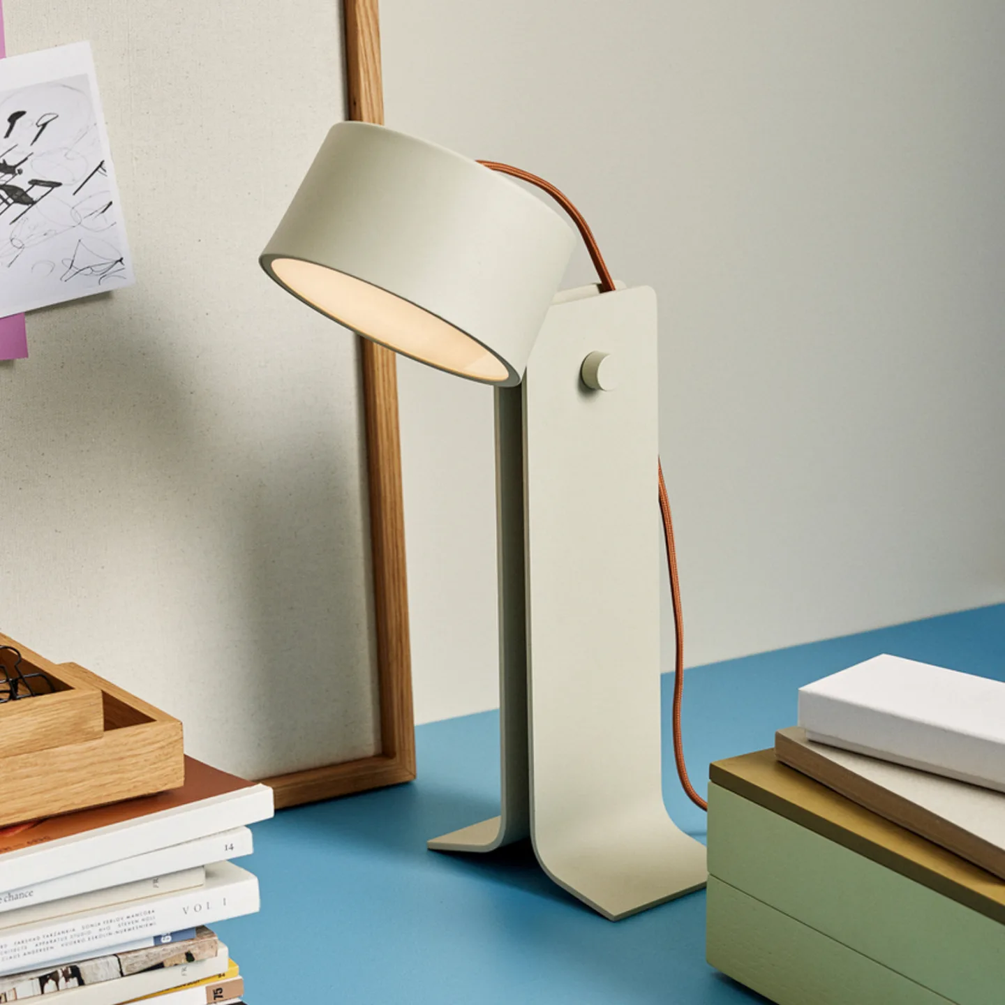 Crea Bordlampe Sand/Orange - Hübsch - Stue - Design - Aluminium - Med én lyskilde