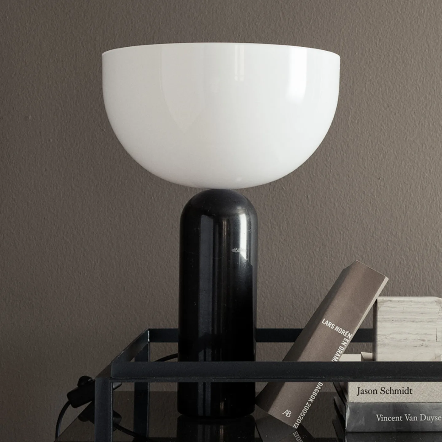 Kizu Tischleuchte Large Black - New Works Kizu Large - Wohnzimmer - Design - Stein