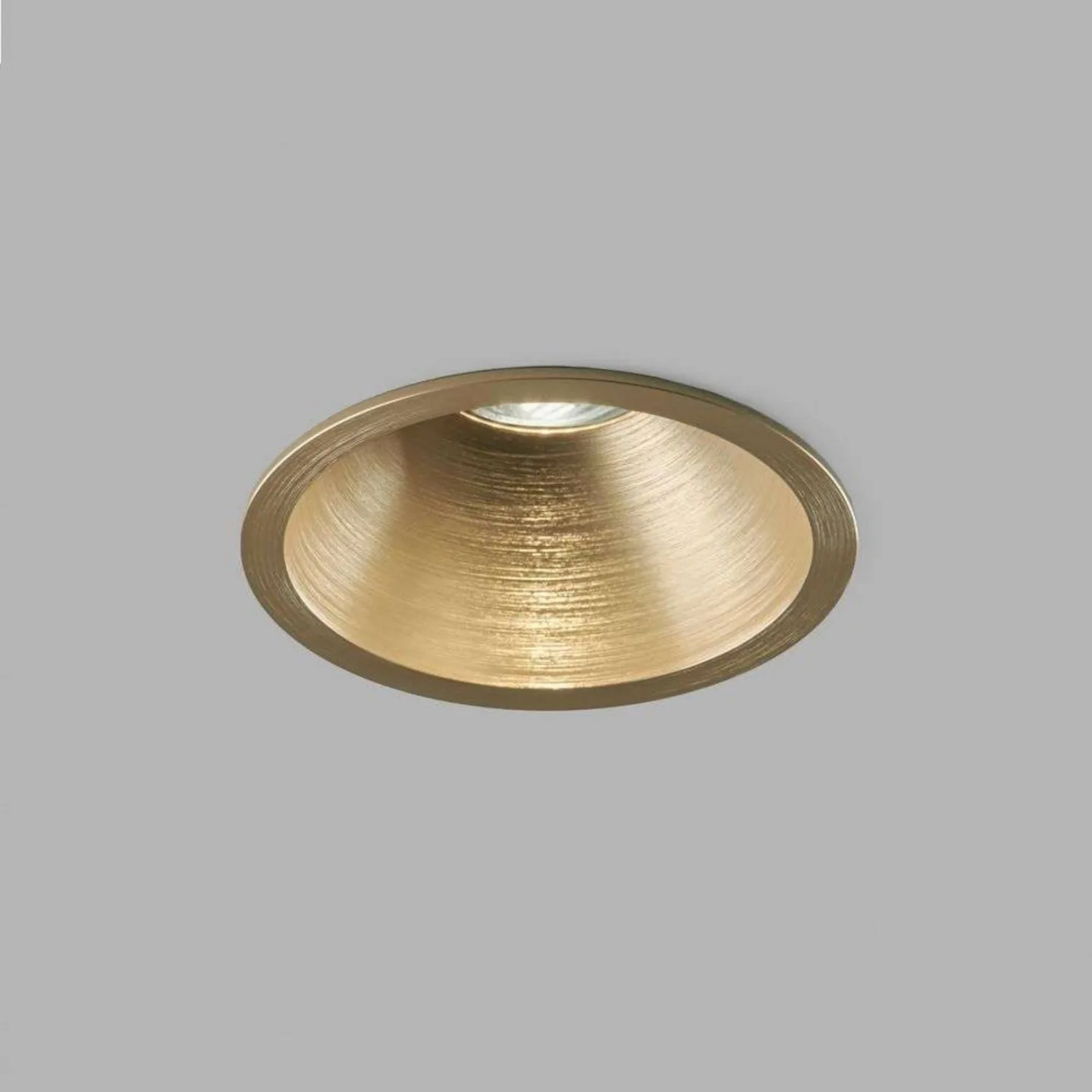 Curve II innfelte spots Ø90 IP54 2700/3000K messing - LIGHT-POINT - Stue - Aluminium