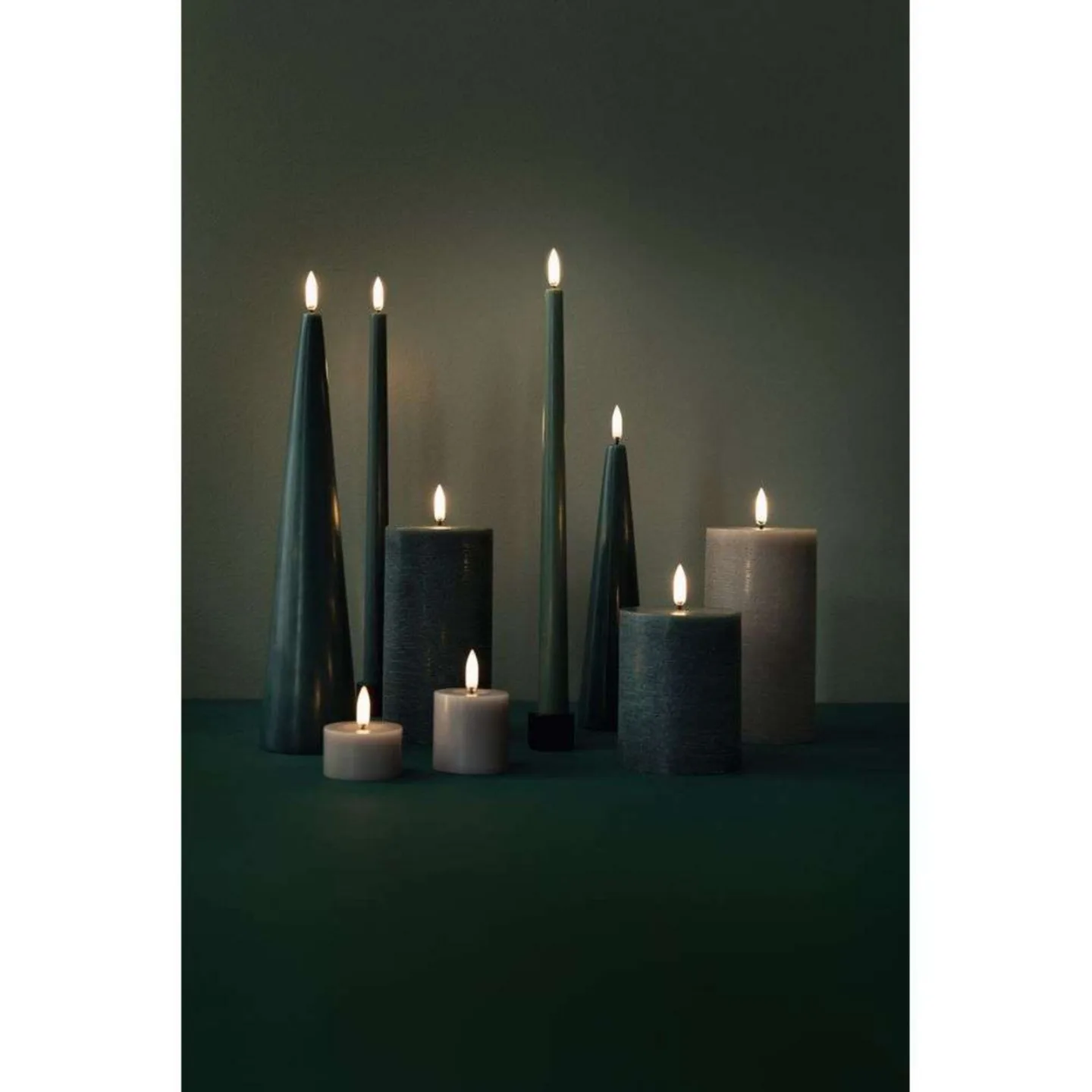 Stumpenkerze LED 7,8x15,2 cm Pine Grün/Rustic - Uyuni Lighting - Wohnzimmer - Sonstige