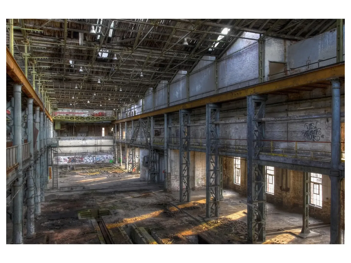 image LAND Digitaldruck auf Acrylglas Werkshalle 2 | Schubiger Möbel