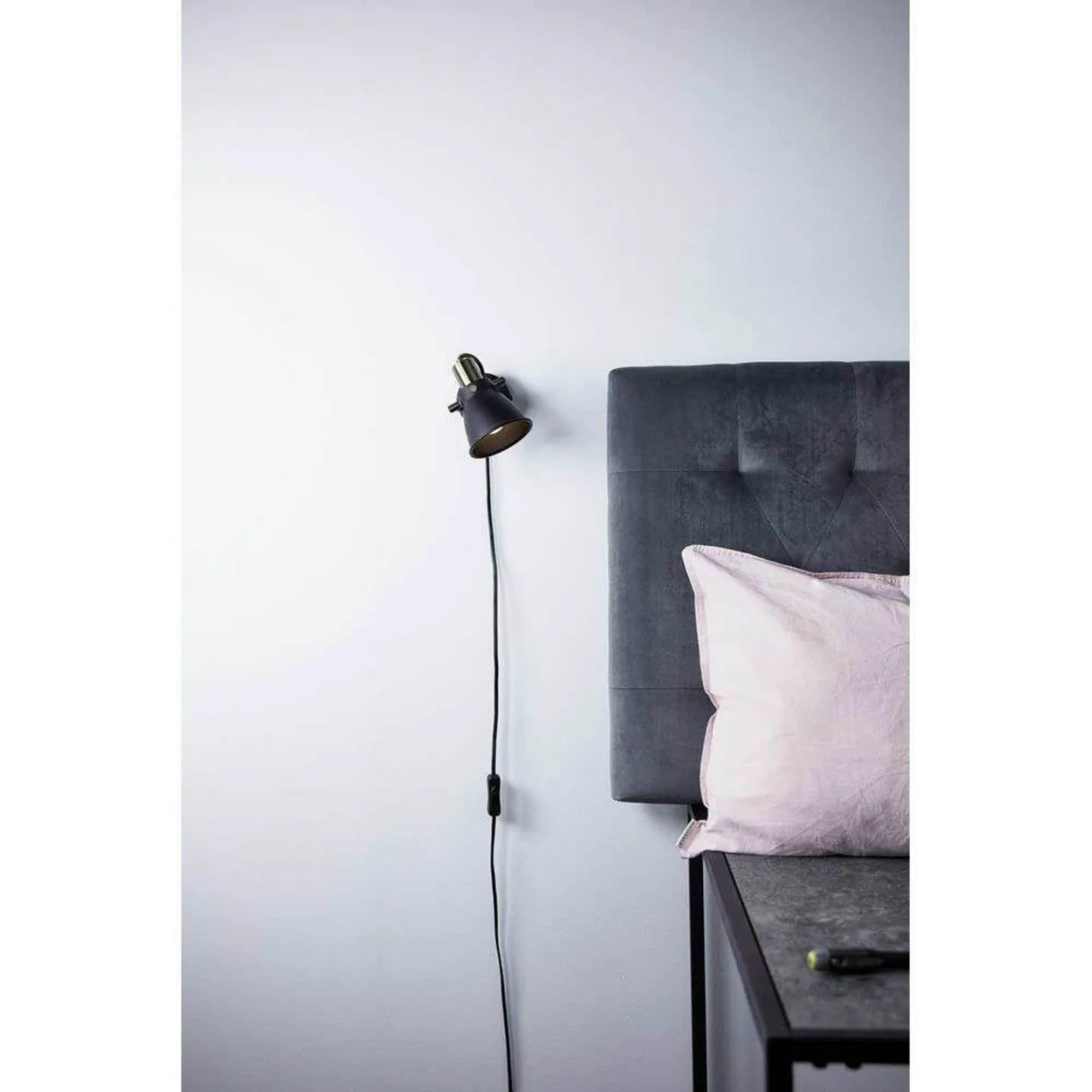 Alton Vägglampa Black - Markslöjd - Vardagsrum - Metall