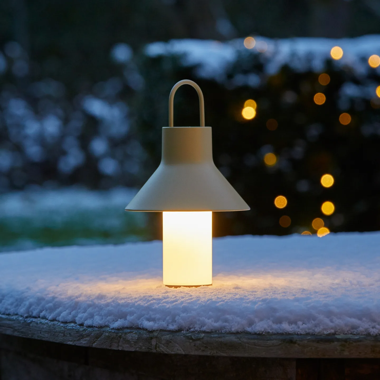 Shadow Portable bordlampe S Grå Beige - LOOM DESIGN - Terrasse - Moderne - Aluminium - Med skærm