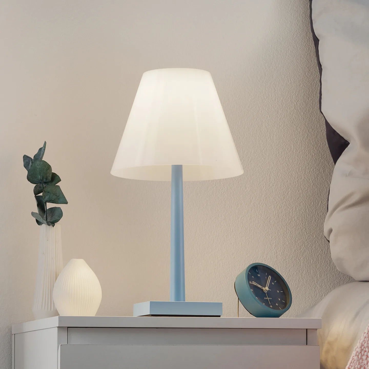 Dina+ Portable Bordlampe Light Blue - Rotaliana - Stue - Design - Metal - Med skærm