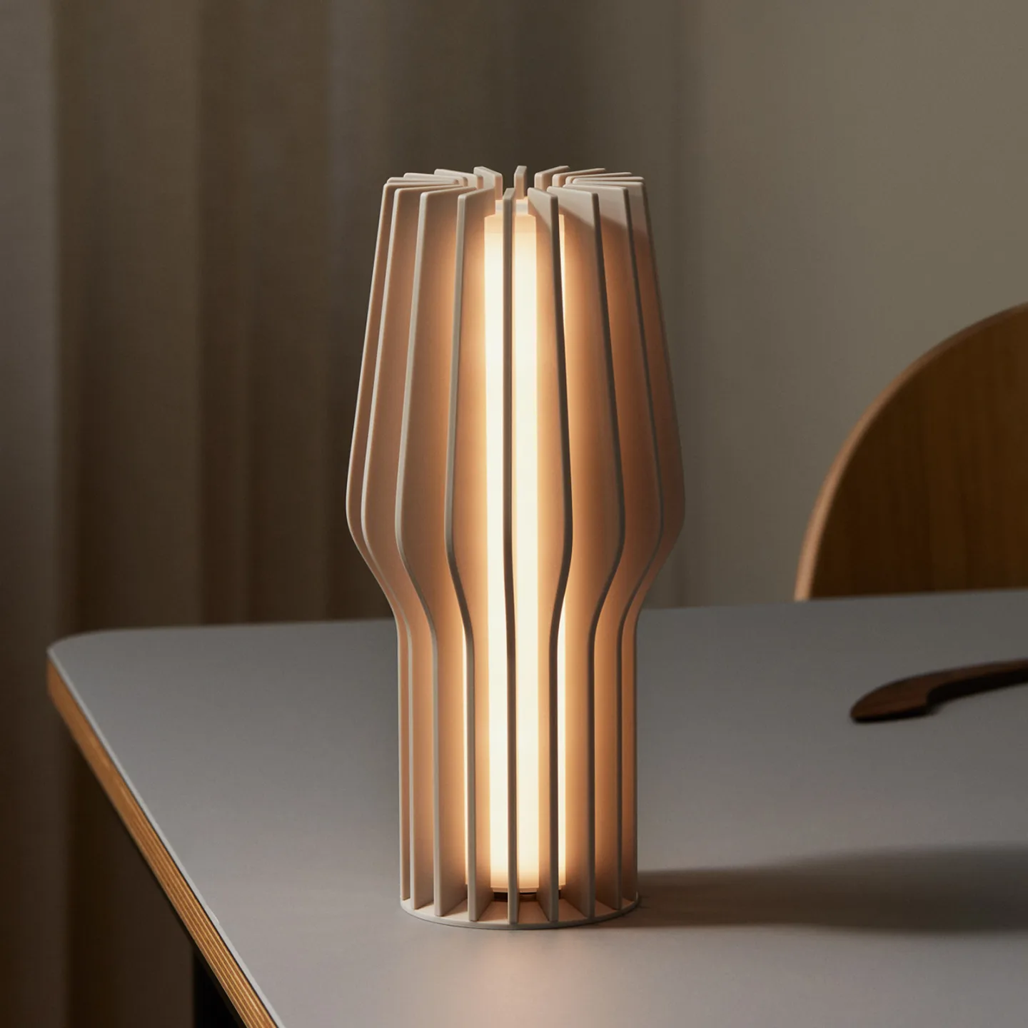 Radiant bærbar bordlampe 25 cm beige - PLEASE WAIT to be SEATED - Stue - Moderne - Plastik - Med én lyskilde