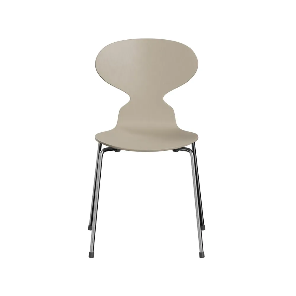Fritz Hansen Myran 3101 stol light beige, målad ask, kromat stålstativ