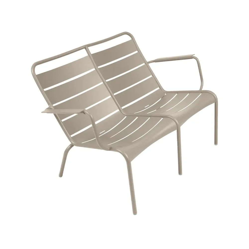 Fermob Luxembourg Duo karmstol låg Nutmeg (beige)