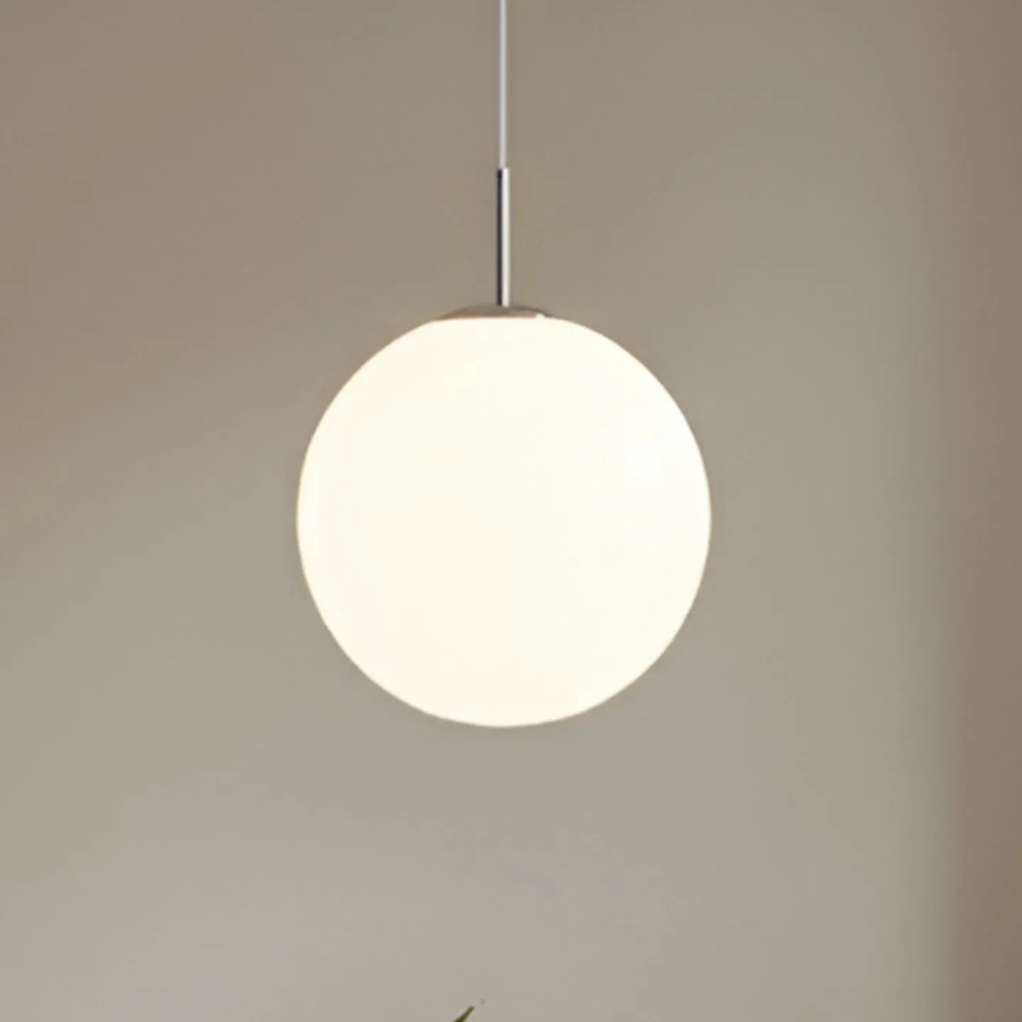 Marike Pendel Ø35 Opal/Nickel - Lindby - Stue - Moderne - Glas - Kugle