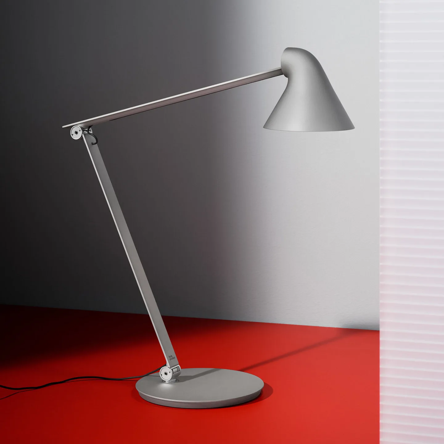 NJP Tischleuchte m/Fuß 2700K Hell Grau - Louis Poulsen - Wohnzimmer - Design - Metall - Einflammig