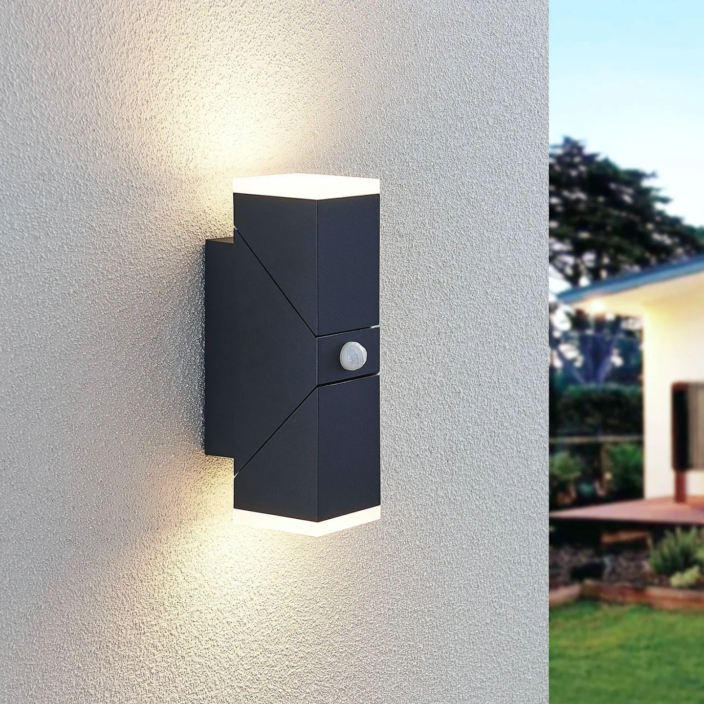 Sally Utomhus Vägglampa w/Sensor Dark Grey/White - Lindby - Balkong - Modern - Aluminium - Med flera ljuskällor