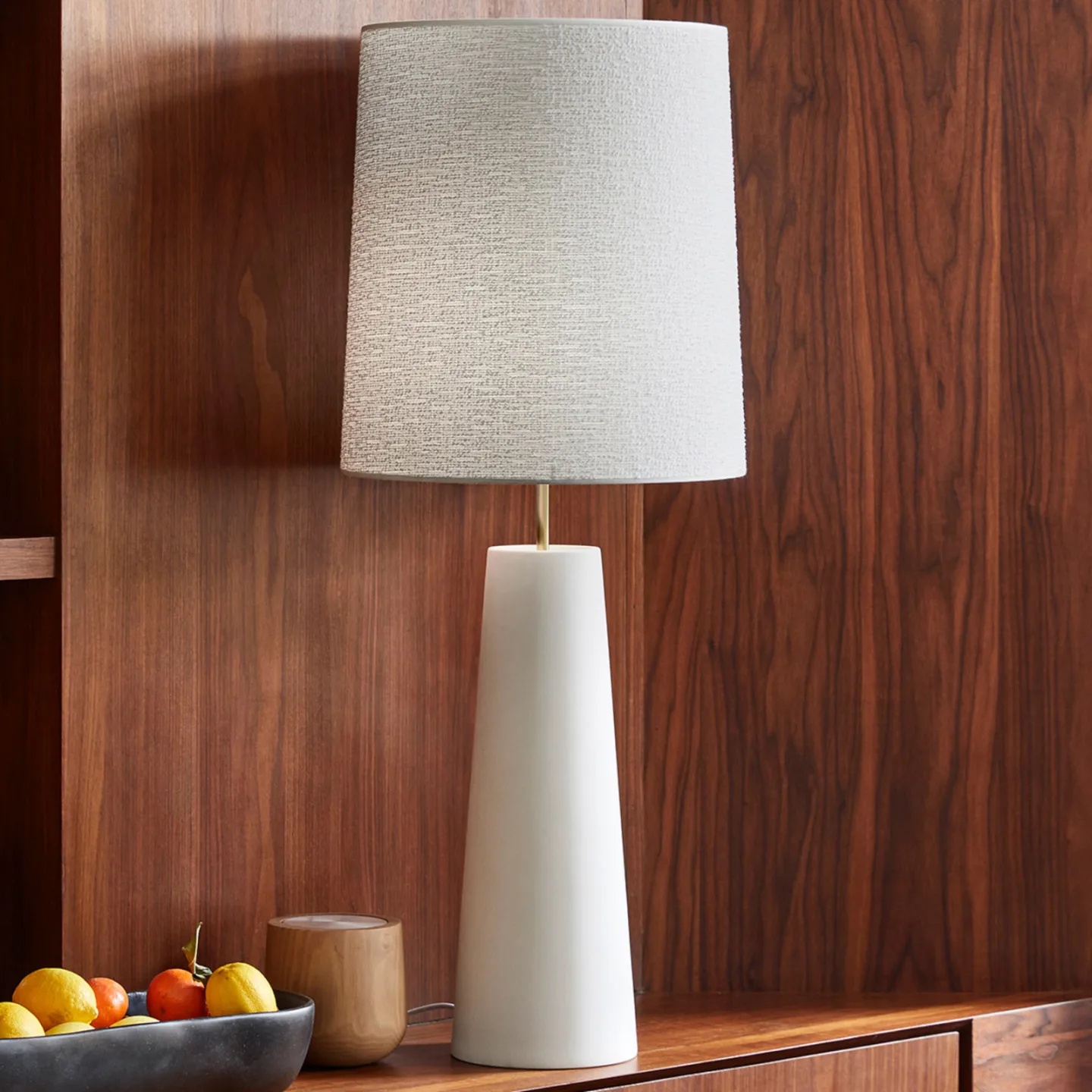 Cosiness bordslampa, keramikfot vit - MARKET SET - Vardagsrum - Design - Med lampskärm