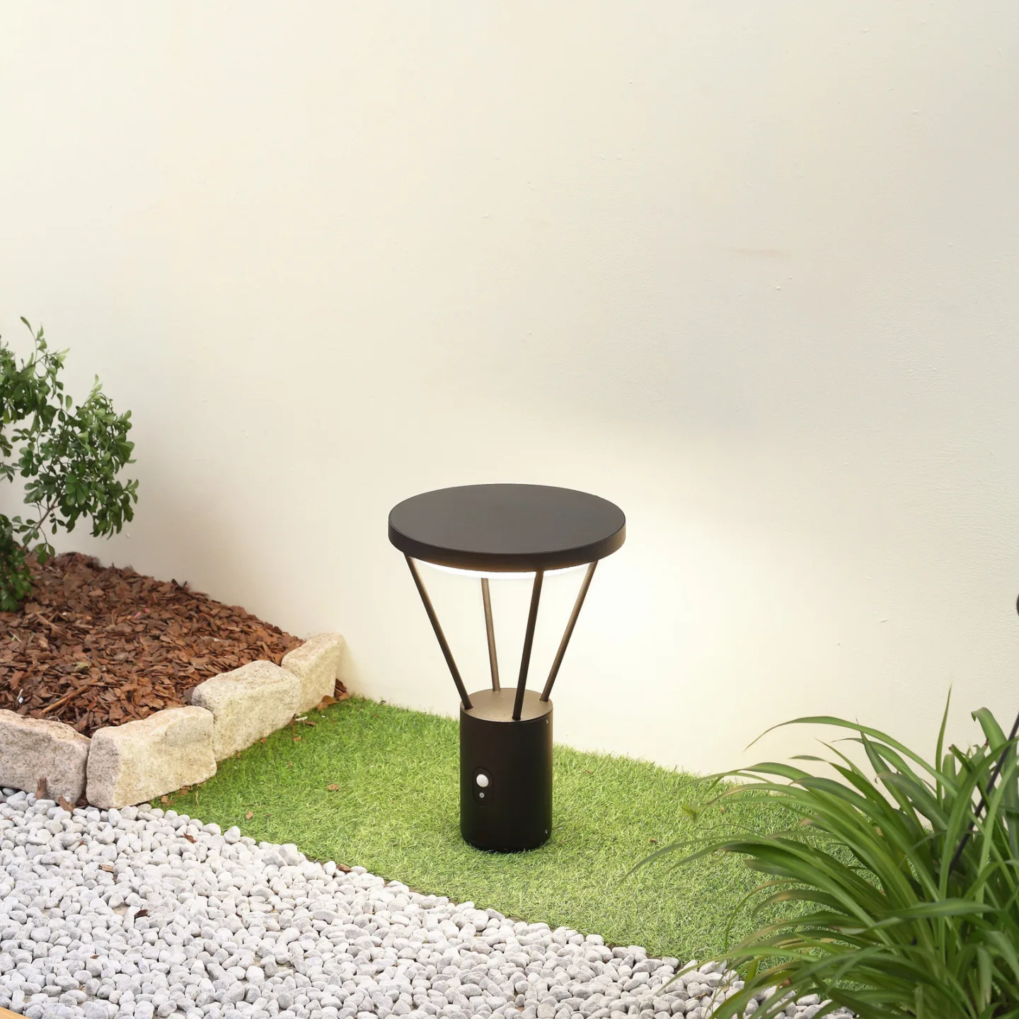 Elario Solcelle Lampe W/Sensor H44,5 Svart - Lucande - Terrasse - Moderne - Aluminium - Med en lyskilde