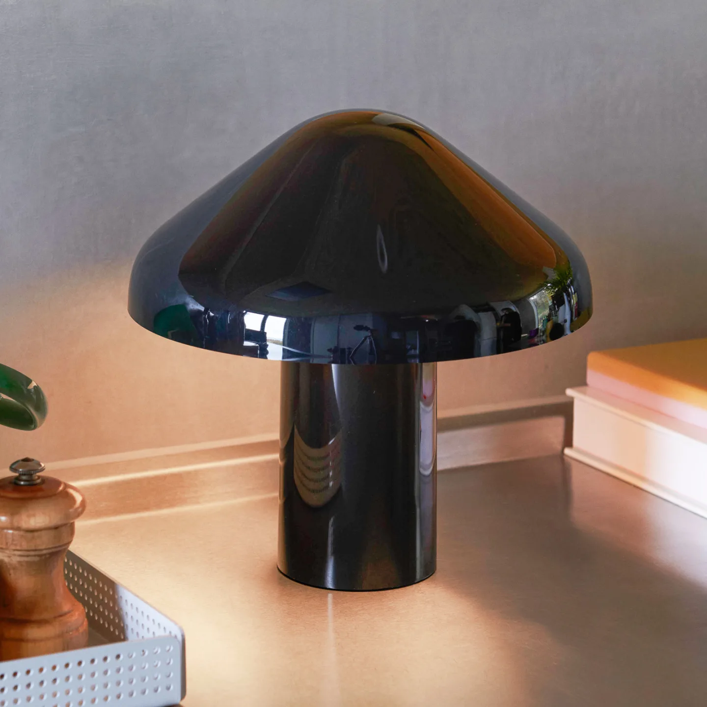 Pao Portable Tischleuchte Soft Black - HAY - Wohnzimmer - Design - Kunststoff - Mit Schirm