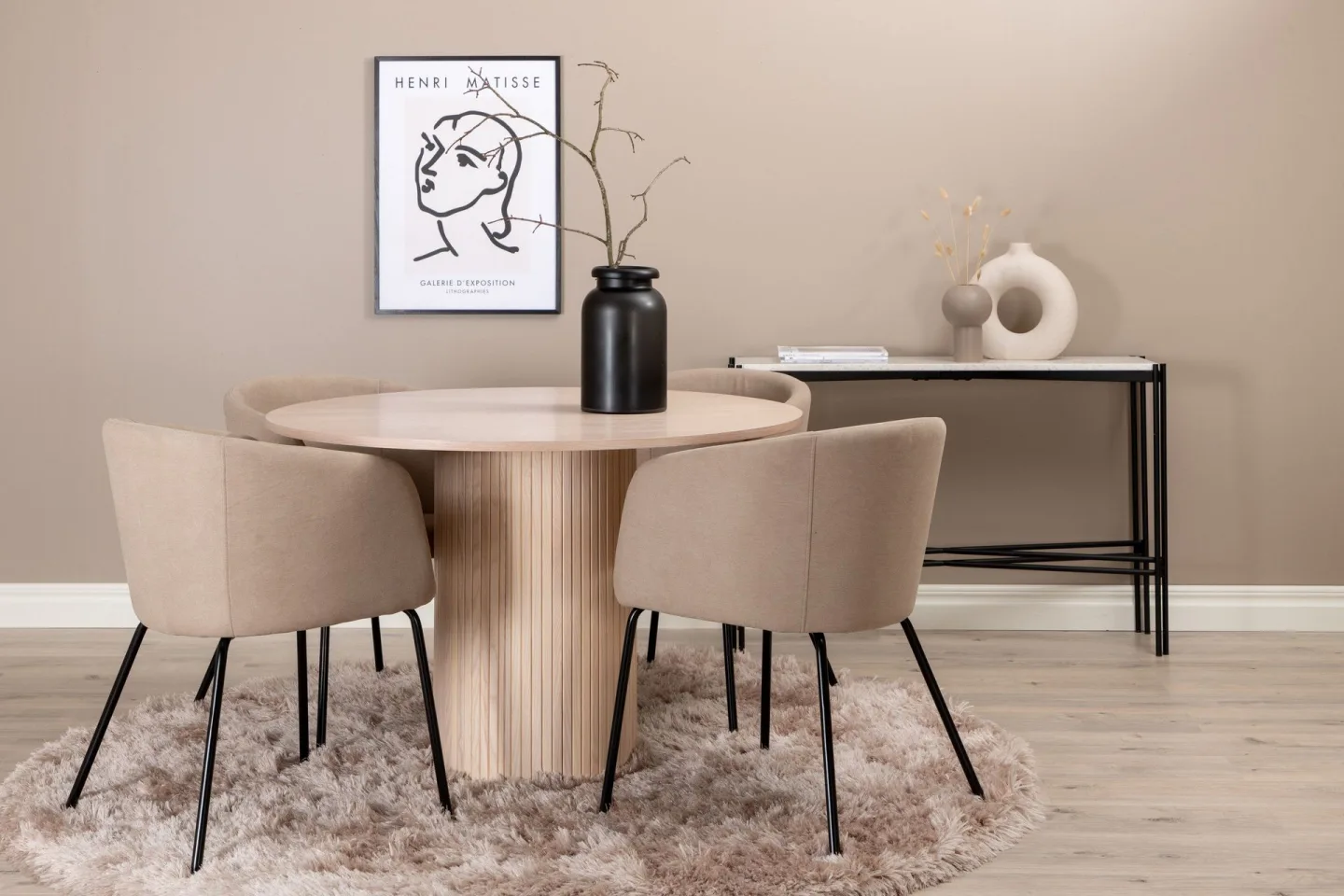 Biana Matgrupp 110 cm Rund inkl 4 Berita Stolar - Beige/Svart