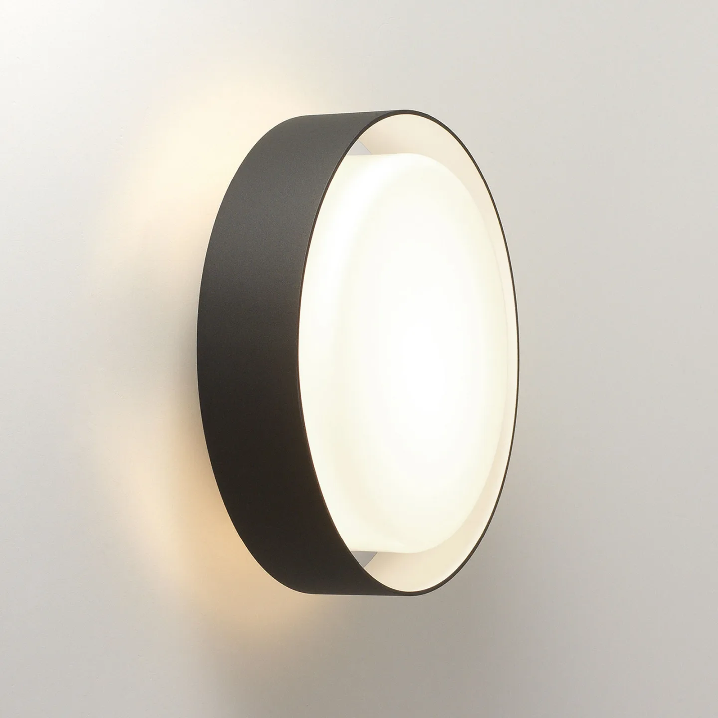 Plaff-On Loftlampe/Væglampe Ø33 IP54 Black - Marset Plaff-on! - Entré - Design - Metal - Rund