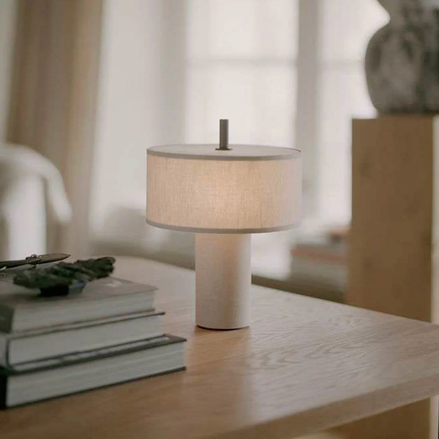 Margin Portable bordlampe, beige lerret – New Works - Stue - Skandinavisk - Stoff / Tekstil - Med en lyskilde