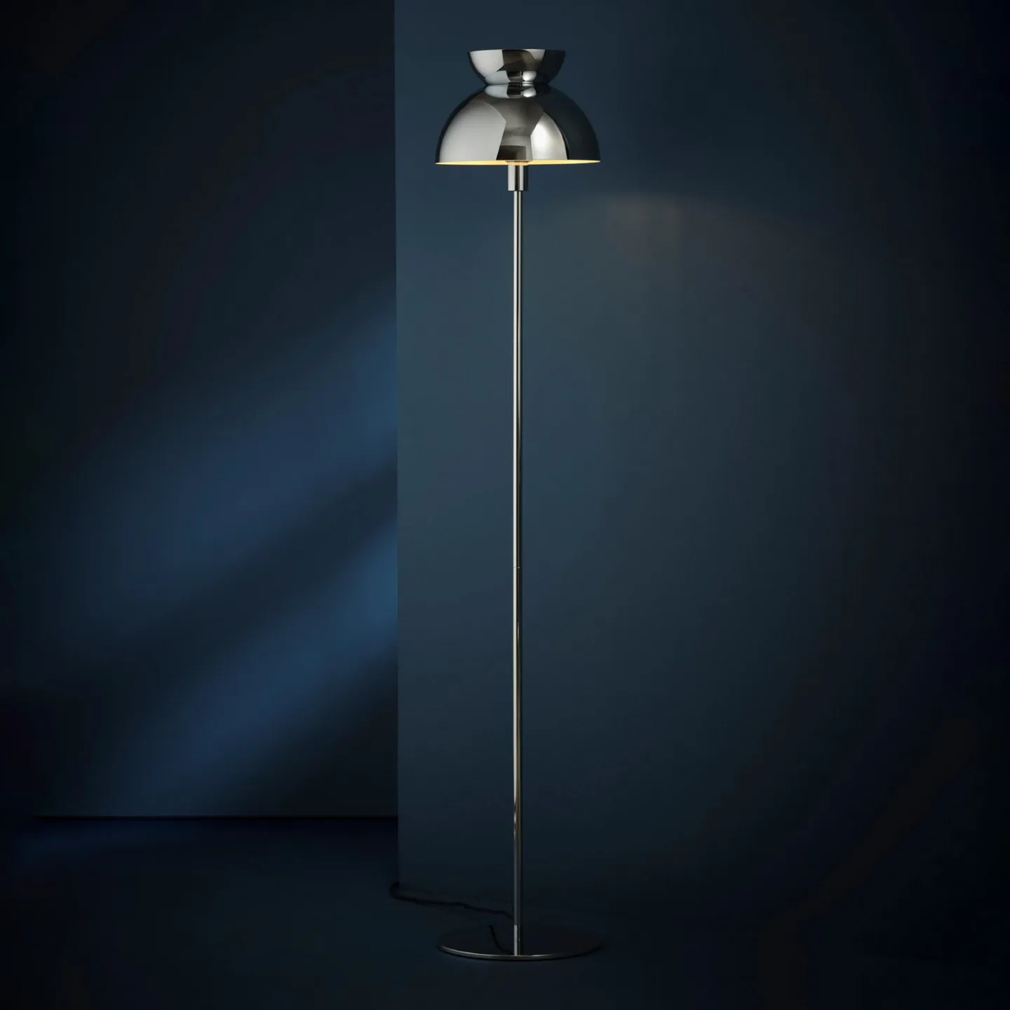 Butterfly Stehleuchte Chromfarben - FRANDSEN - Wohnzimmer - Design - Metall - Einflammig