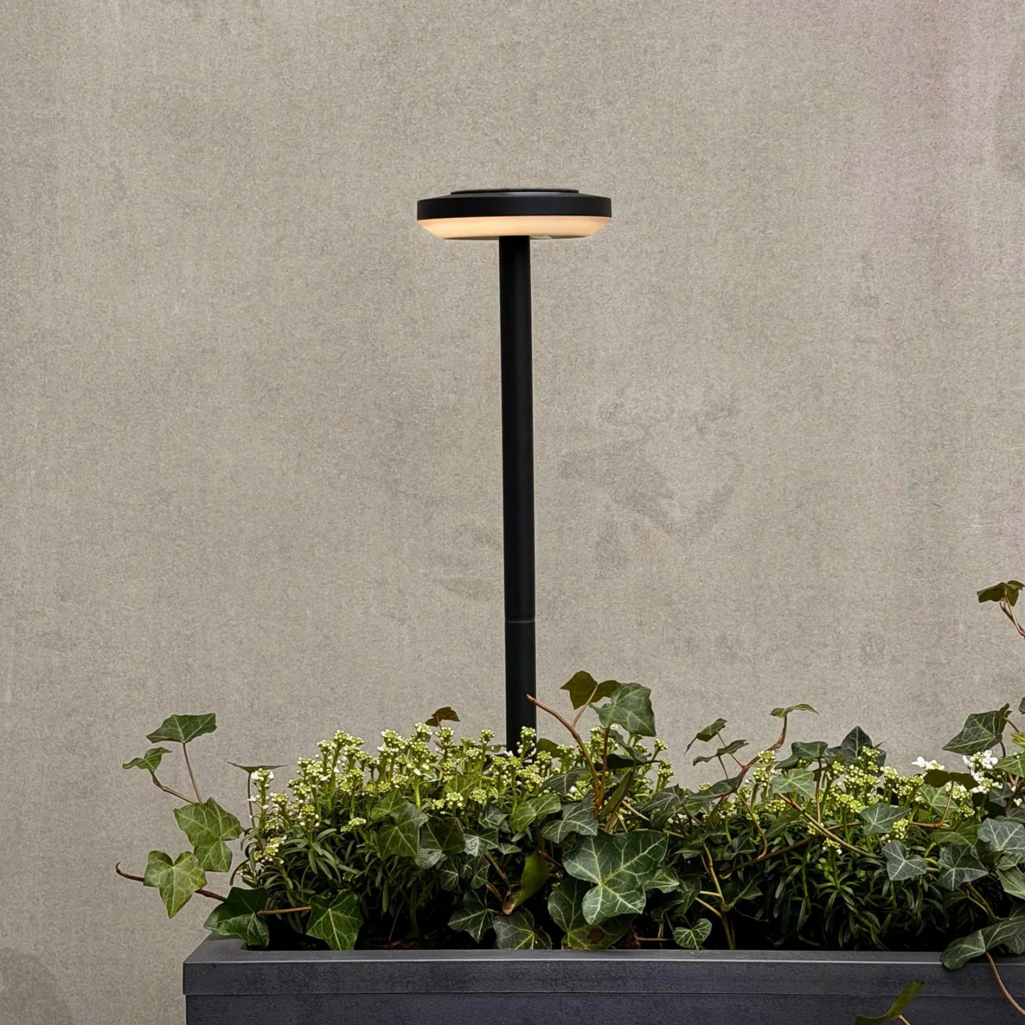 Otera LED-Solar-Wegelampe 50cm Erdspieß IP44 - Dyberg Larsen - Modern - Aluminium - Einflammig